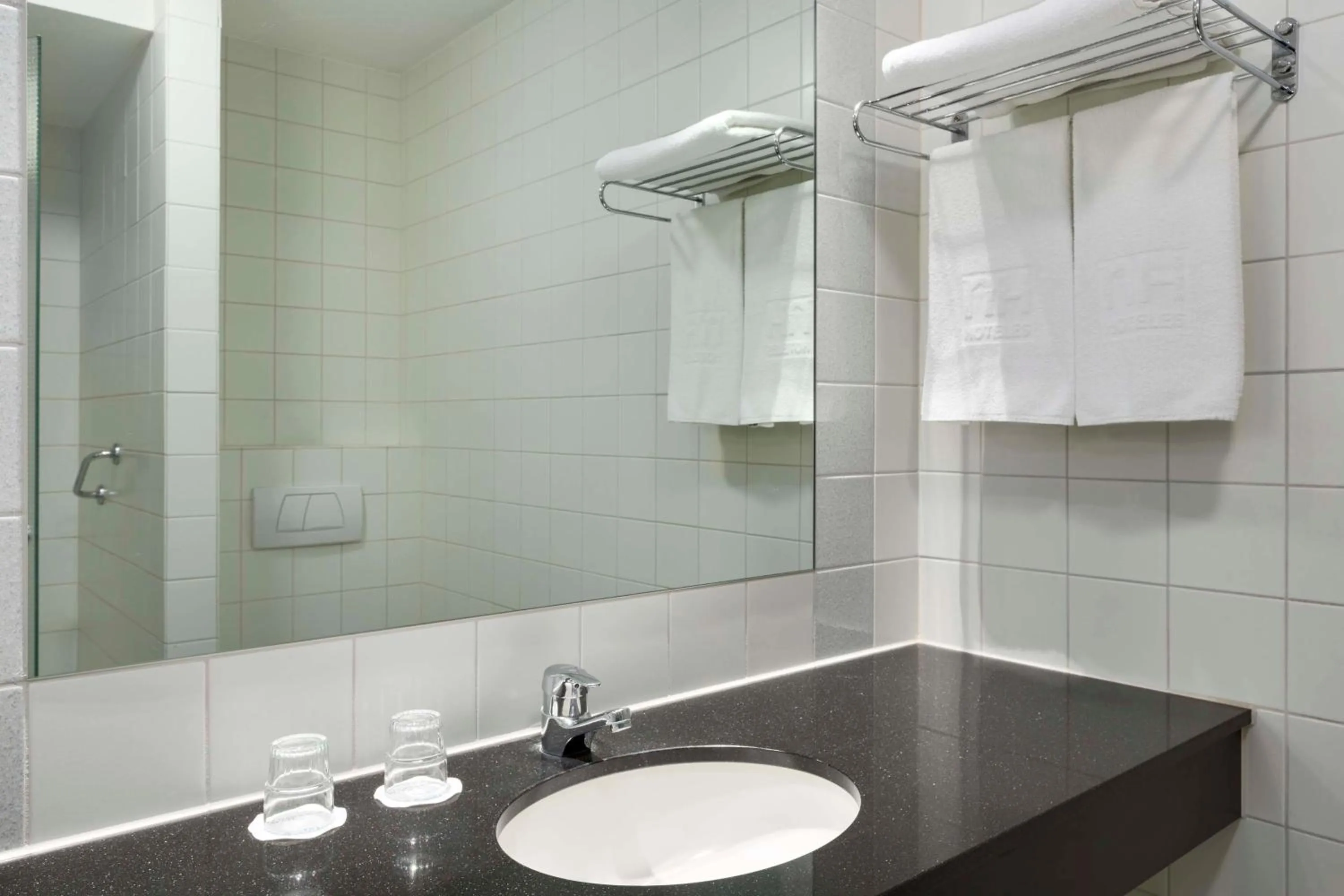 Bathroom in NH Maastricht