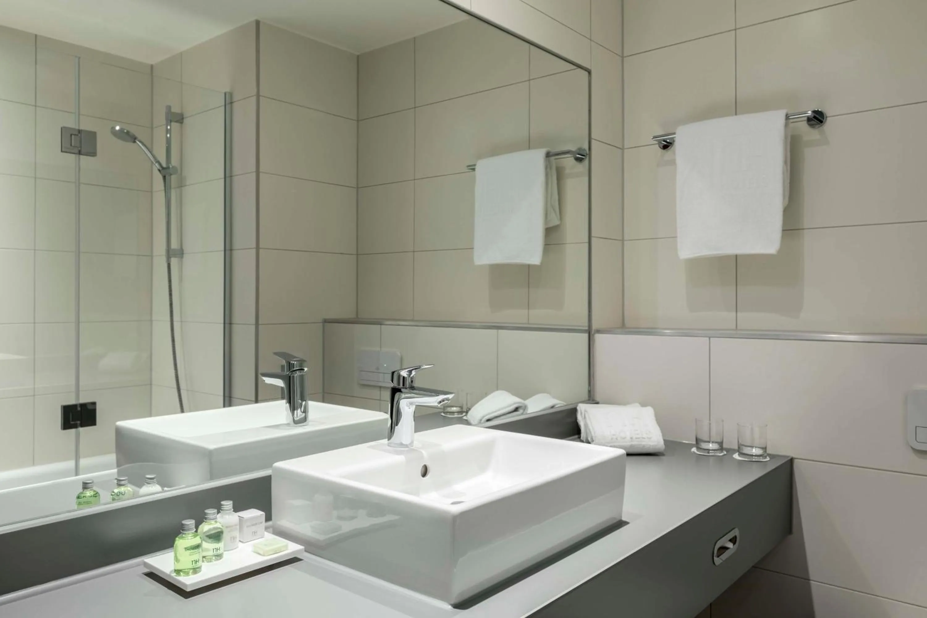 Bathroom in NH Maastricht