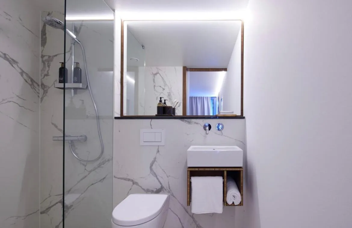 Bathroom in TIN INN Montabaur l einfach gut - nachhaltig, innovativ, modern