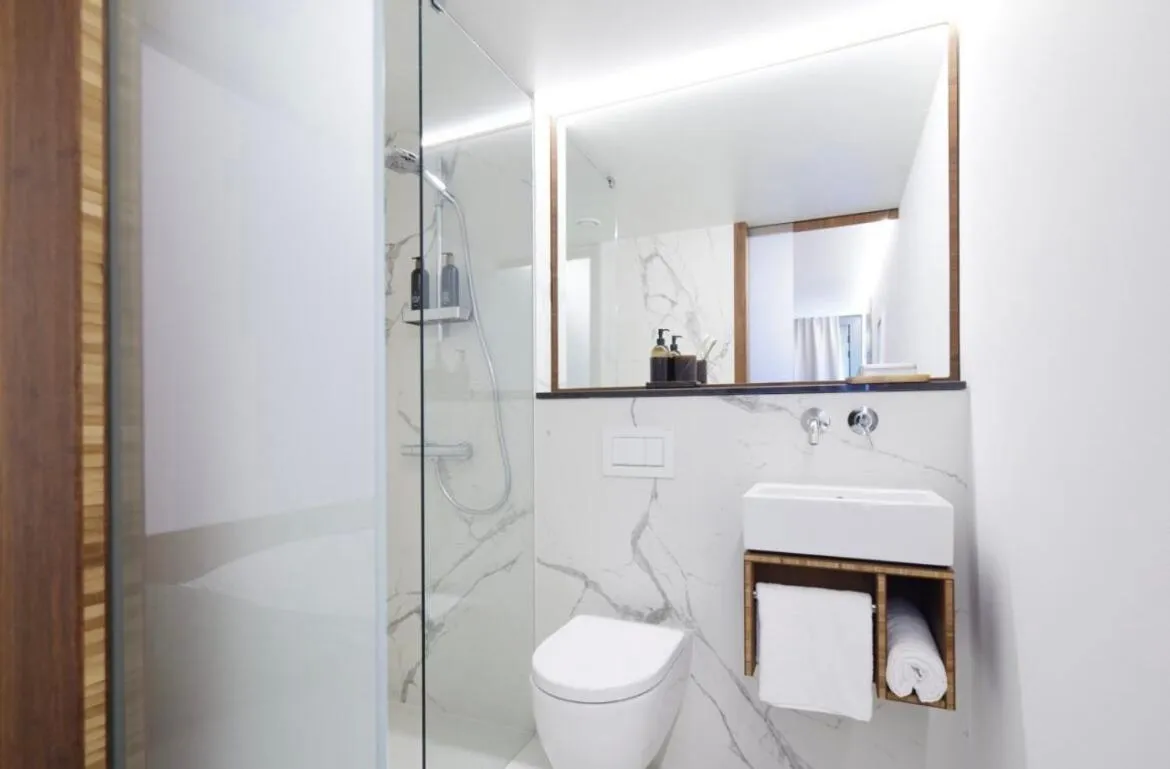 Bathroom in TIN INN Montabaur l einfach gut - nachhaltig, innovativ, modern