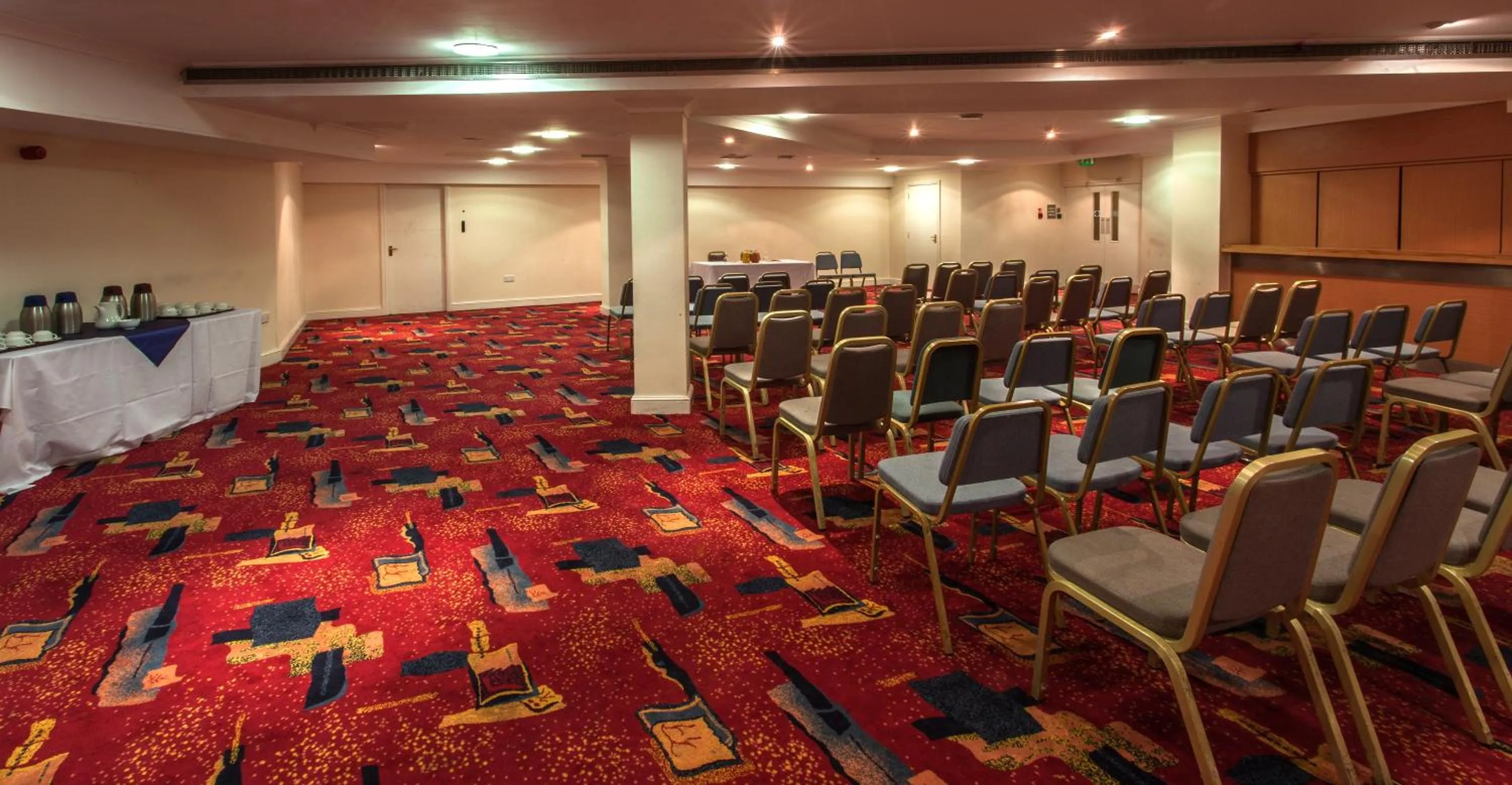 Business facilities in The Roundhouse