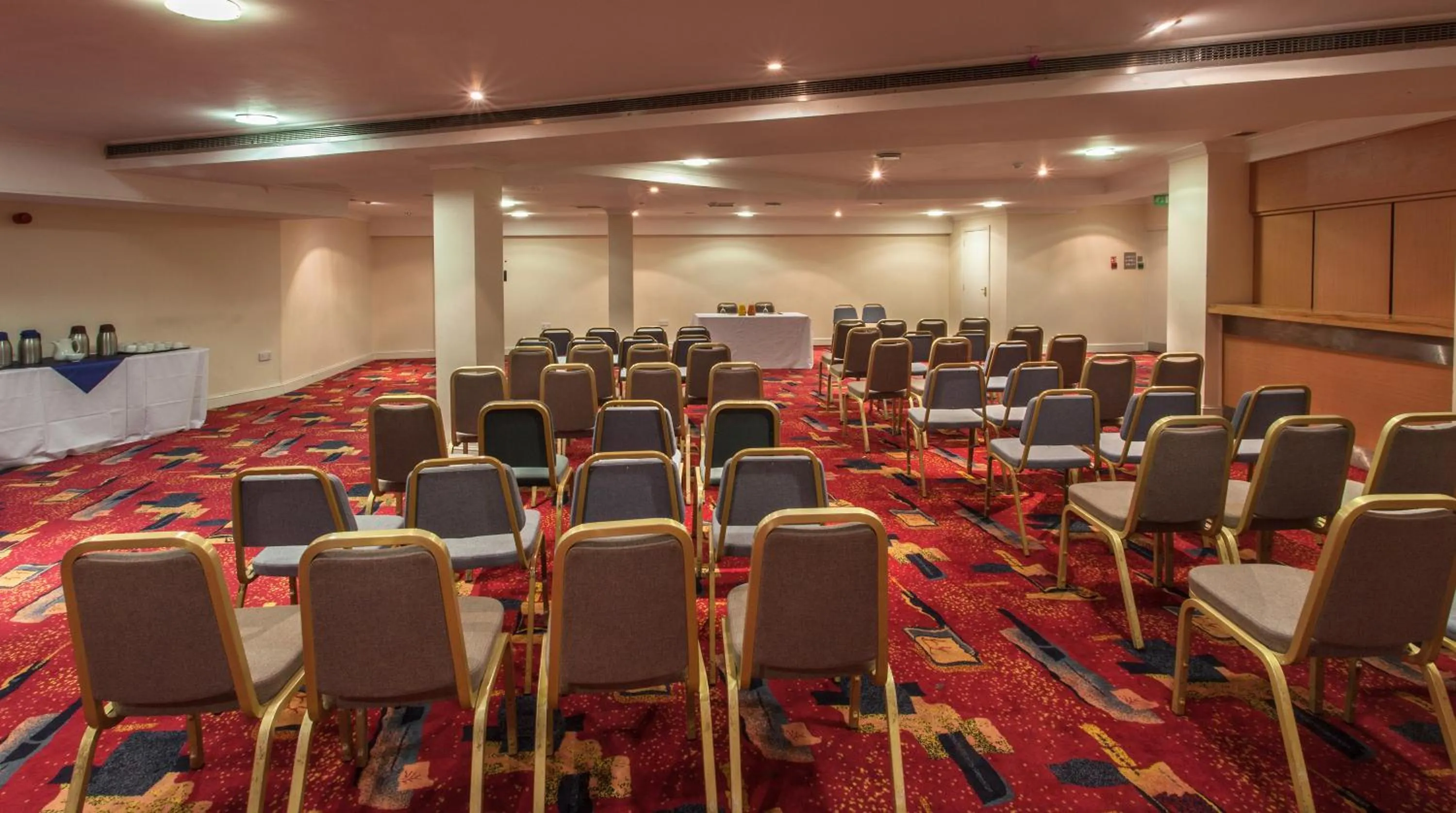 Business facilities in The Roundhouse