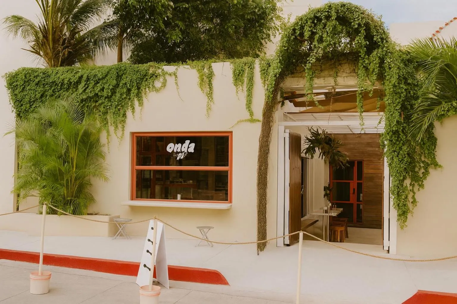 Coffee/tea facilities in Enigmatic Hotel Experience