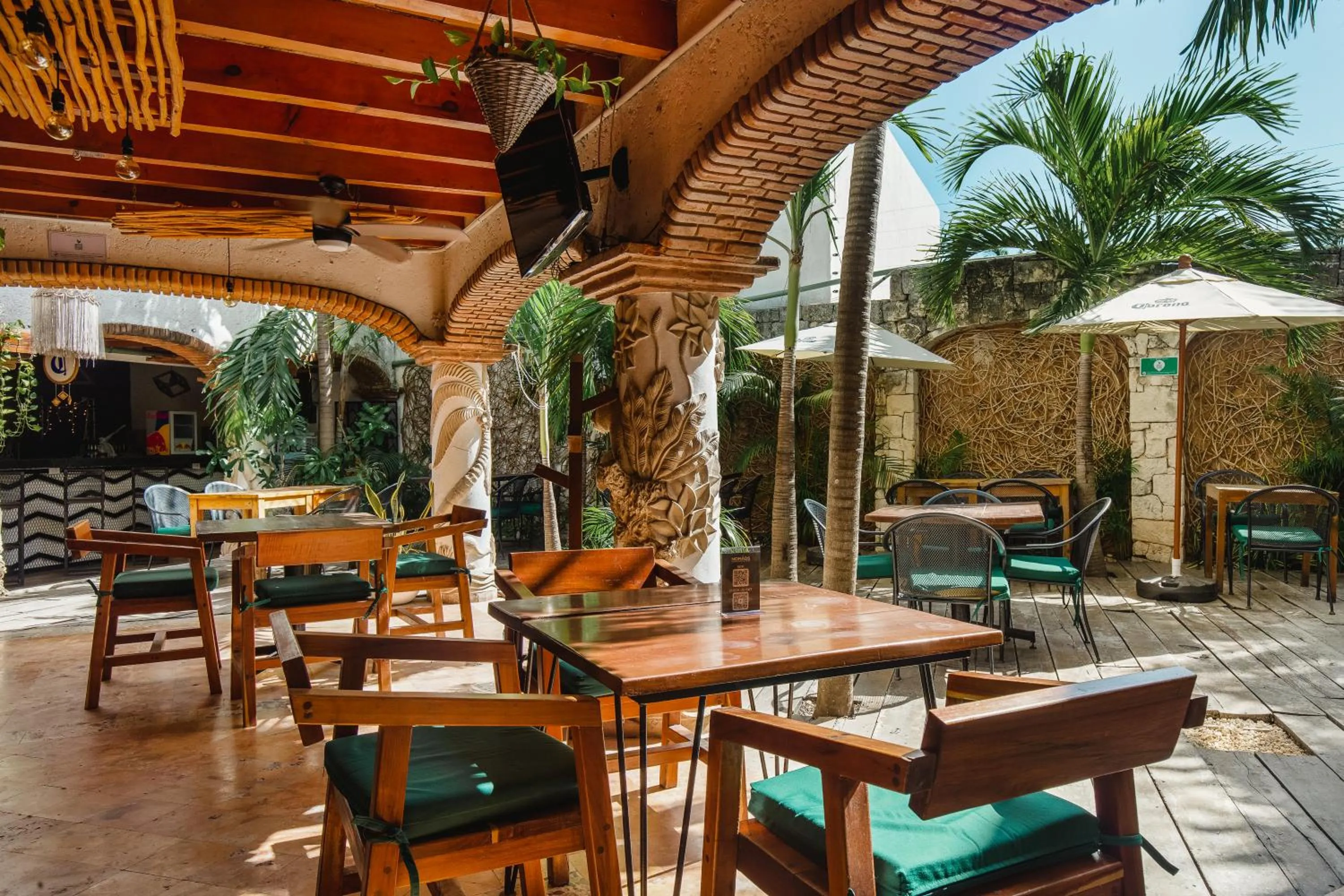 Restaurant/places to eat in Enigmatic Hotel Experience