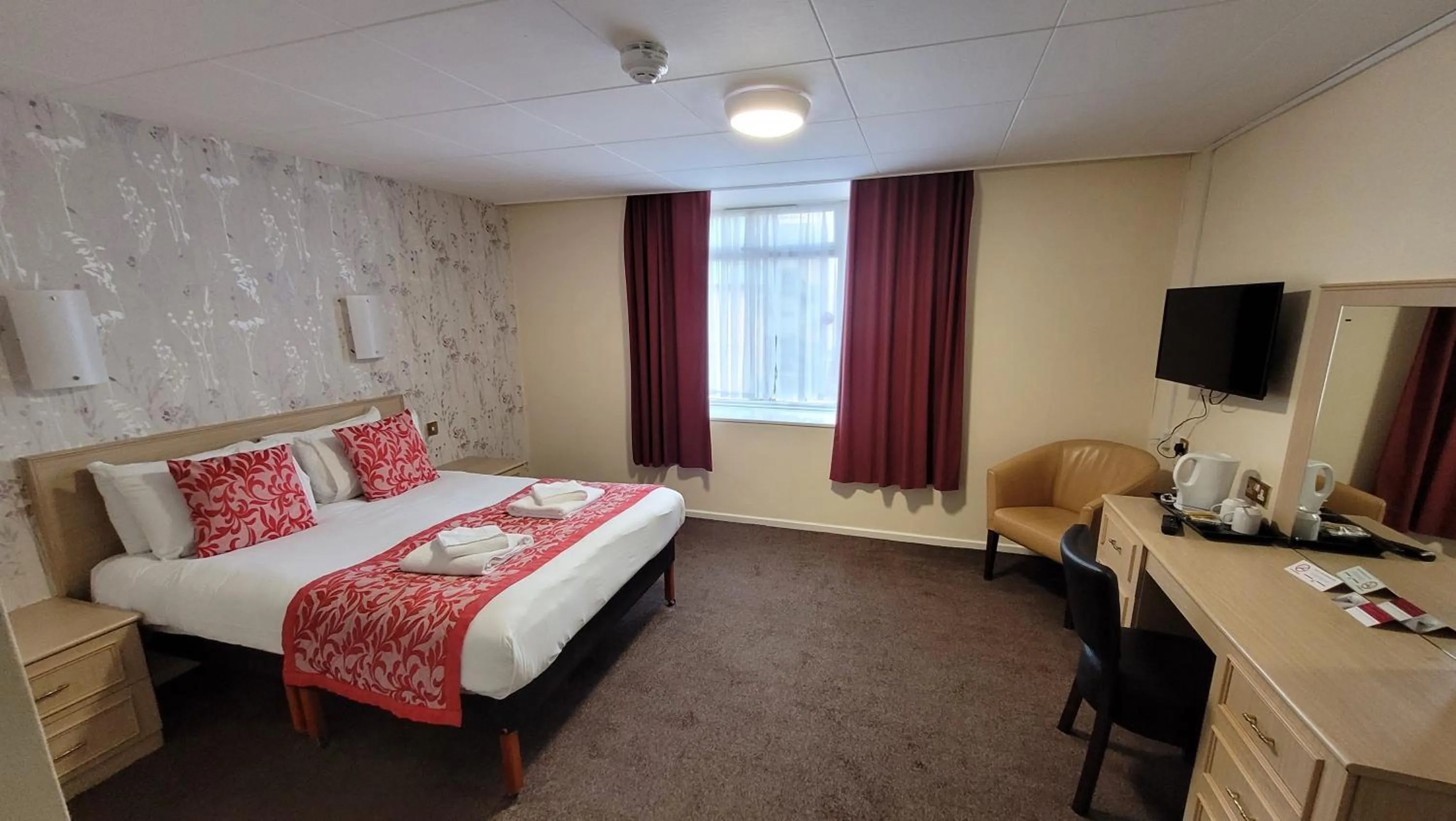 Bed in Heathlands Hotel