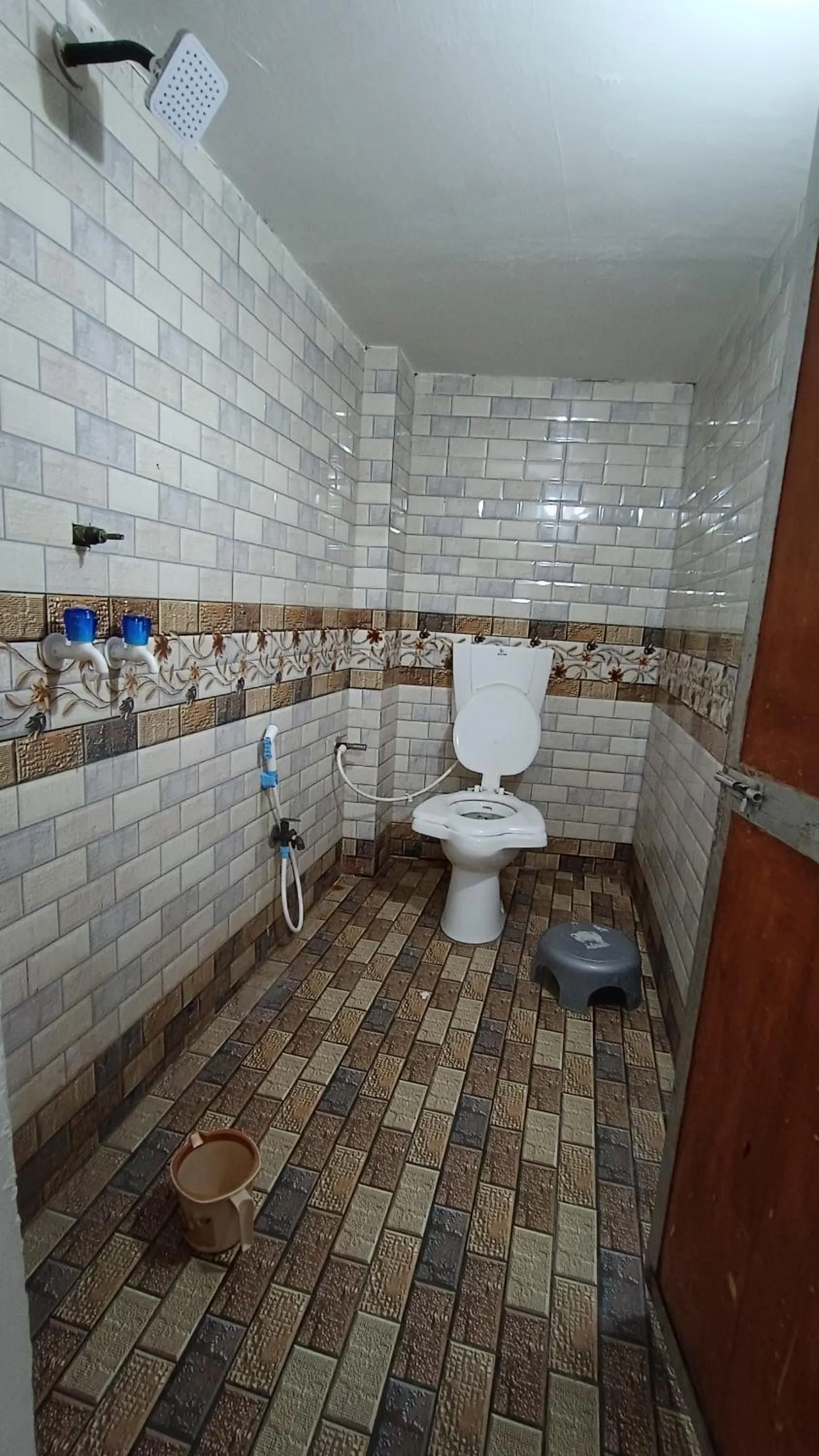 Shower in SHREE RAM KUTI