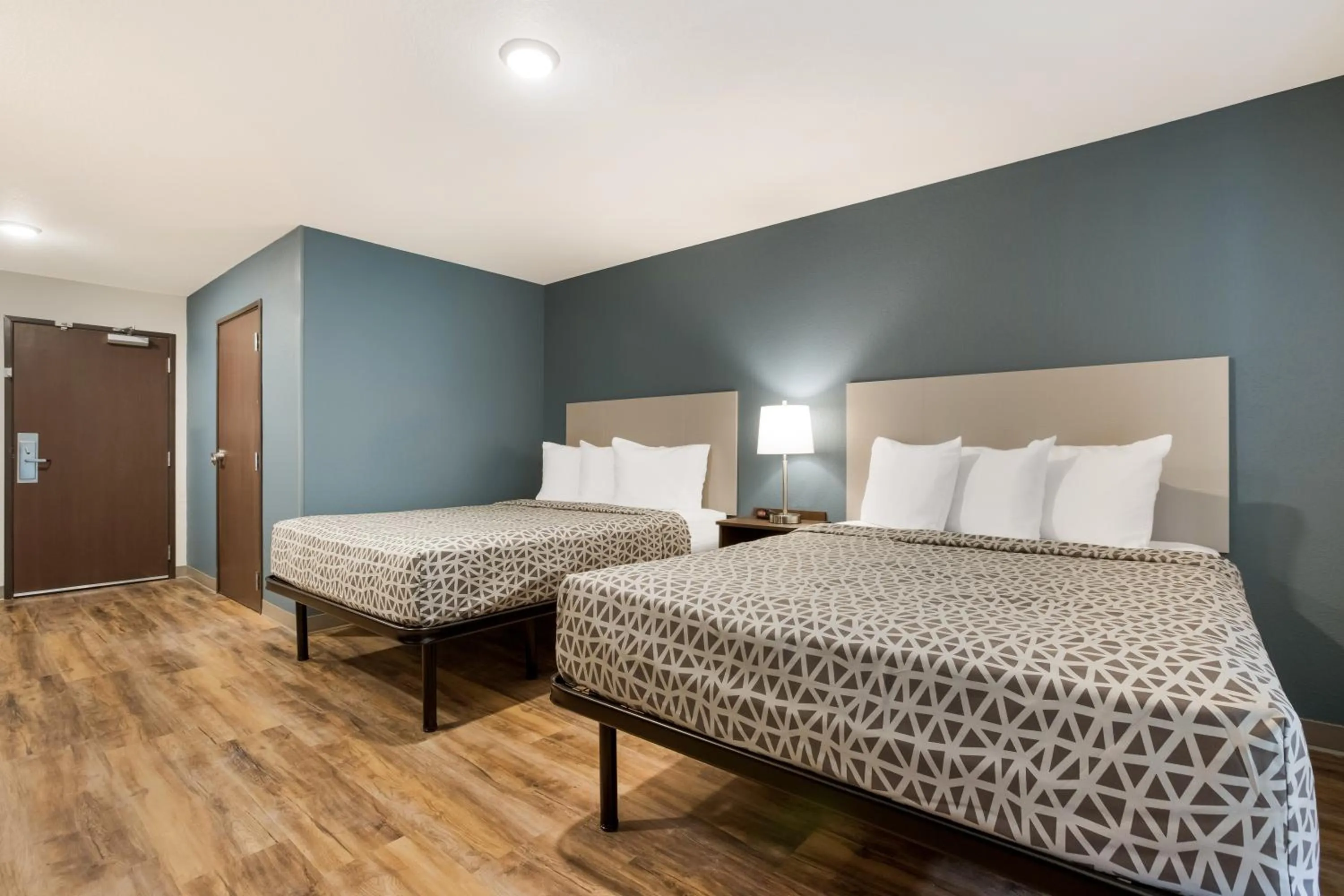 Bedroom, Bed in WoodSpring Suites Indio - Coachella Valley