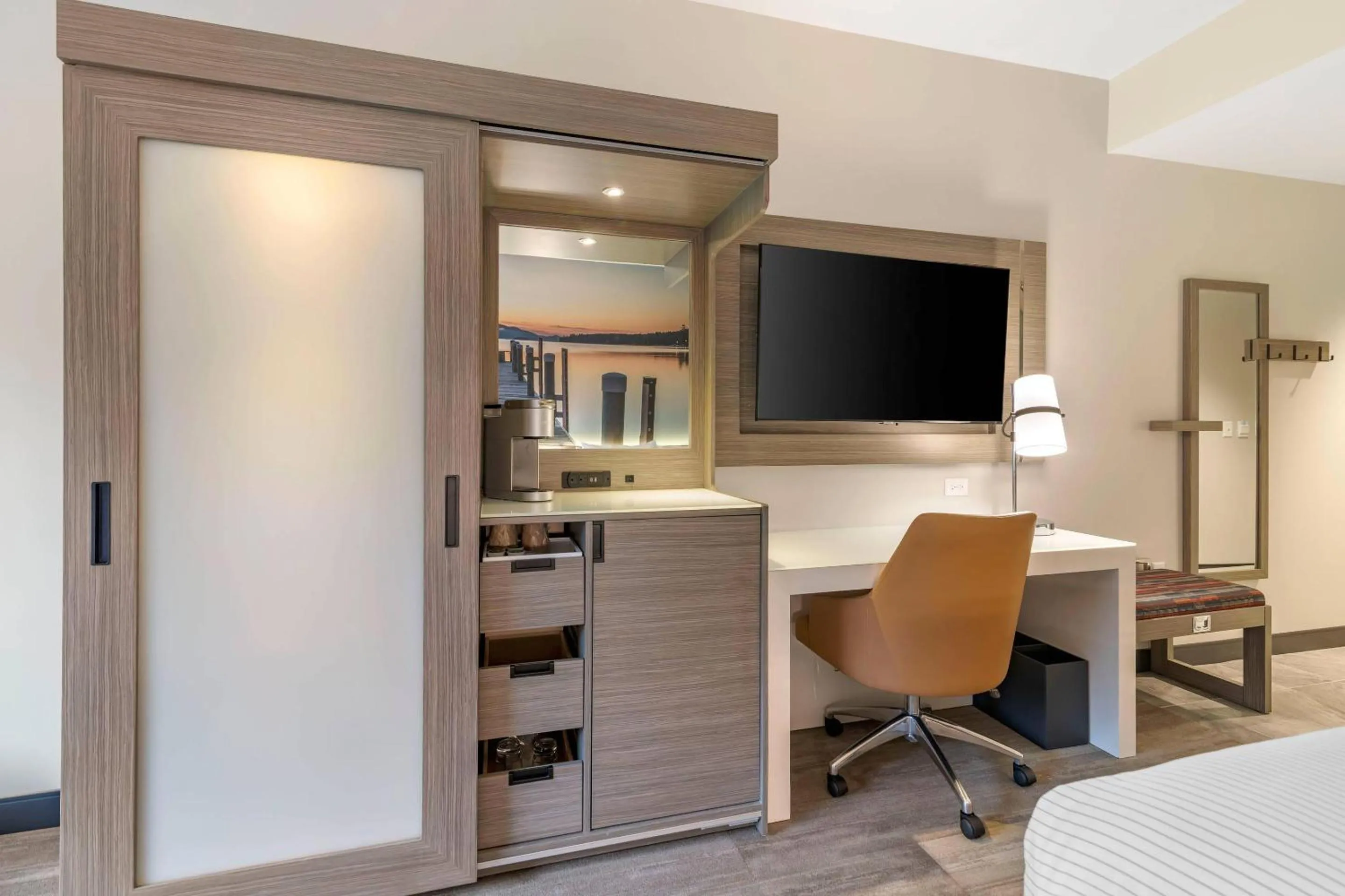 Bedroom, Bed in Cambria Hotel Lake Placid - Lakeside Resort