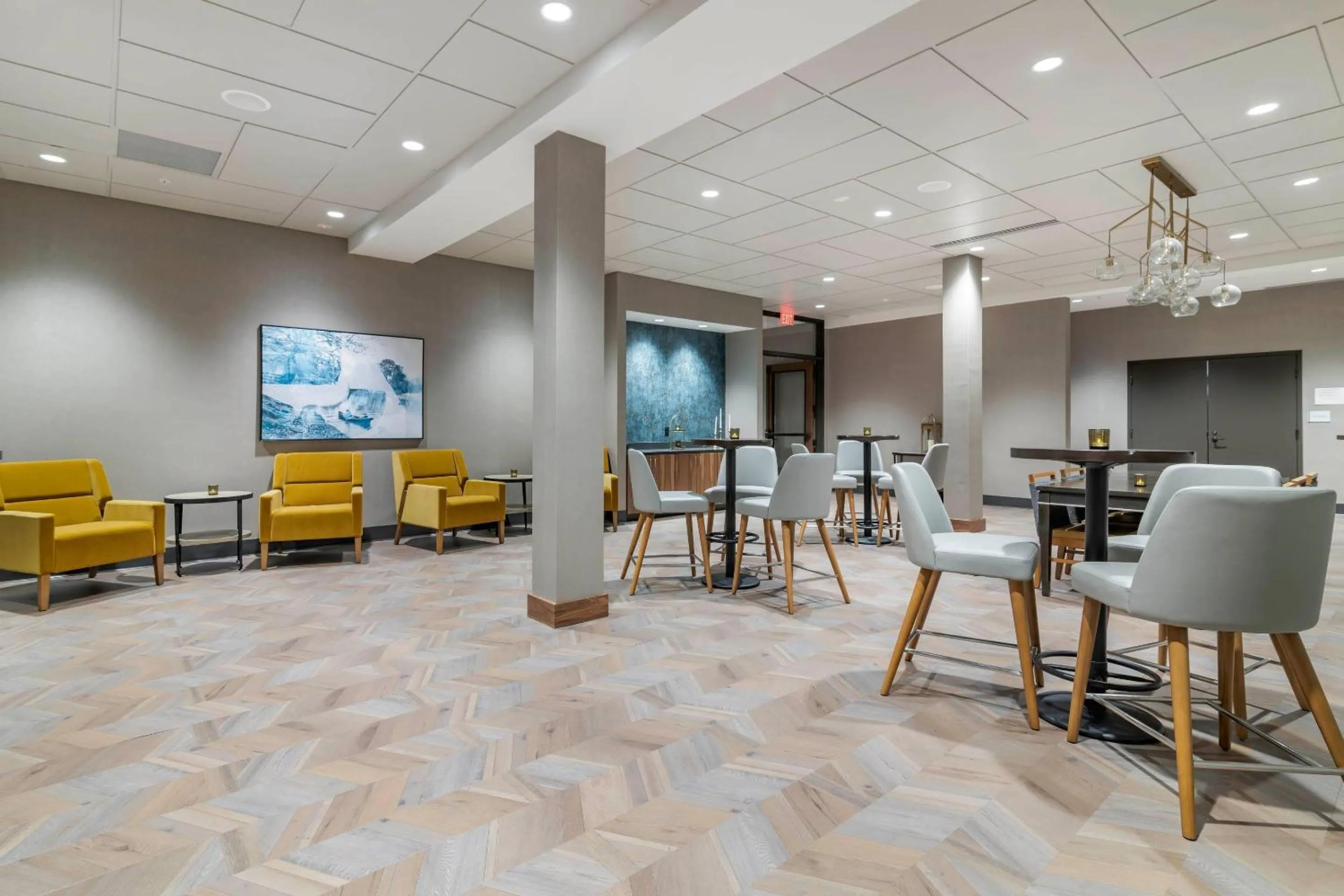 Lounge or bar in Cambria Hotel Lake Placid - Lakeside Resort