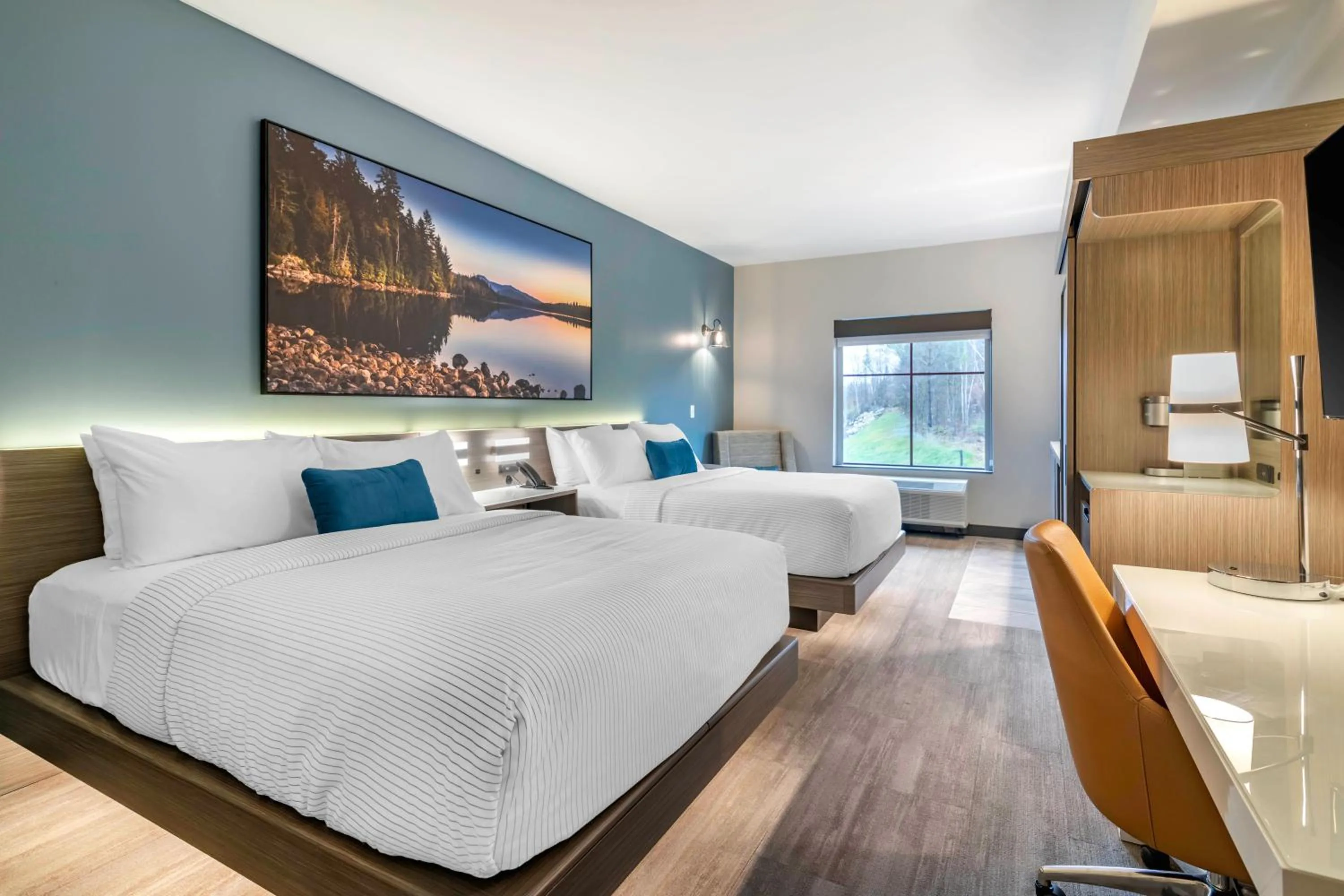 Photo of the whole room, Bed in Cambria Hotel Lake Placid - Lakeside Resort