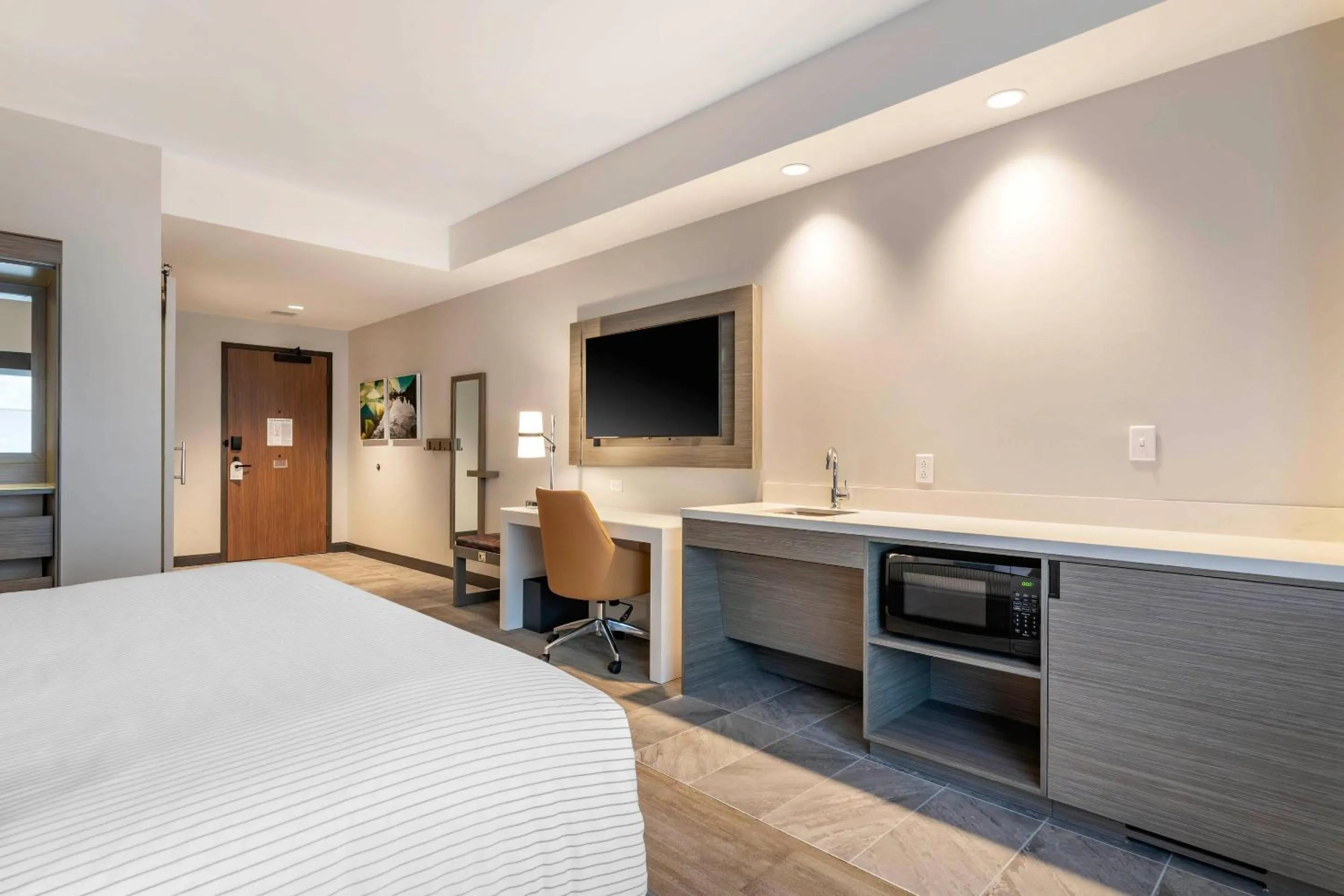 Bedroom, Bed in Cambria Hotel Lake Placid - Lakeside Resort