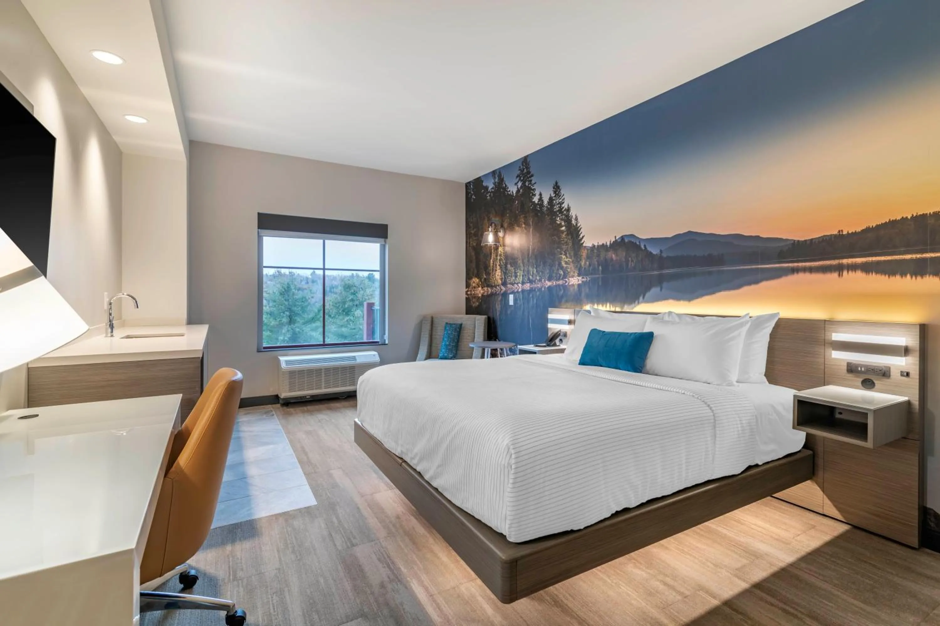Photo of the whole room, Bed in Cambria Hotel Lake Placid - Lakeside Resort