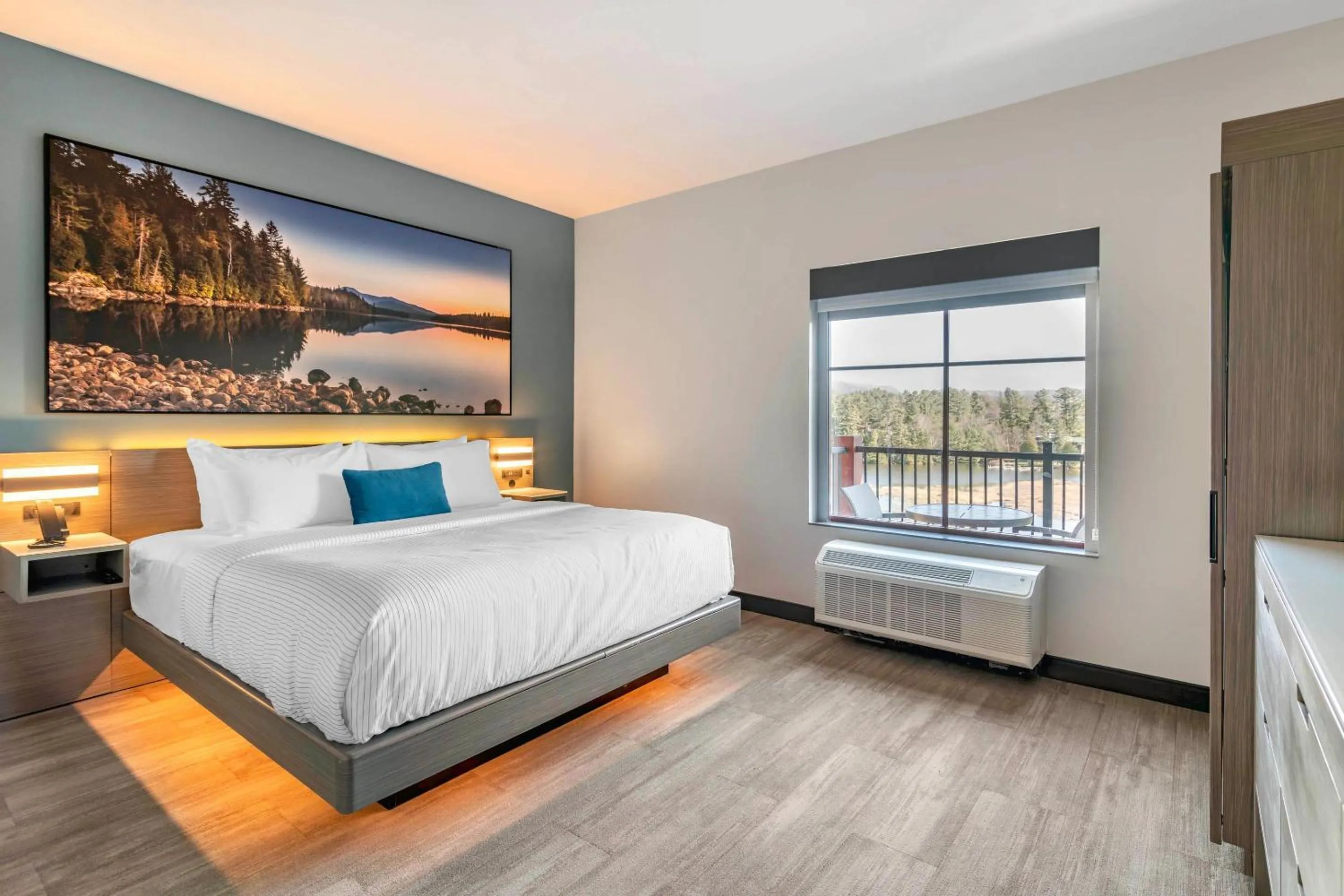 Bedroom, Bed in Cambria Hotel Lake Placid - Lakeside Resort