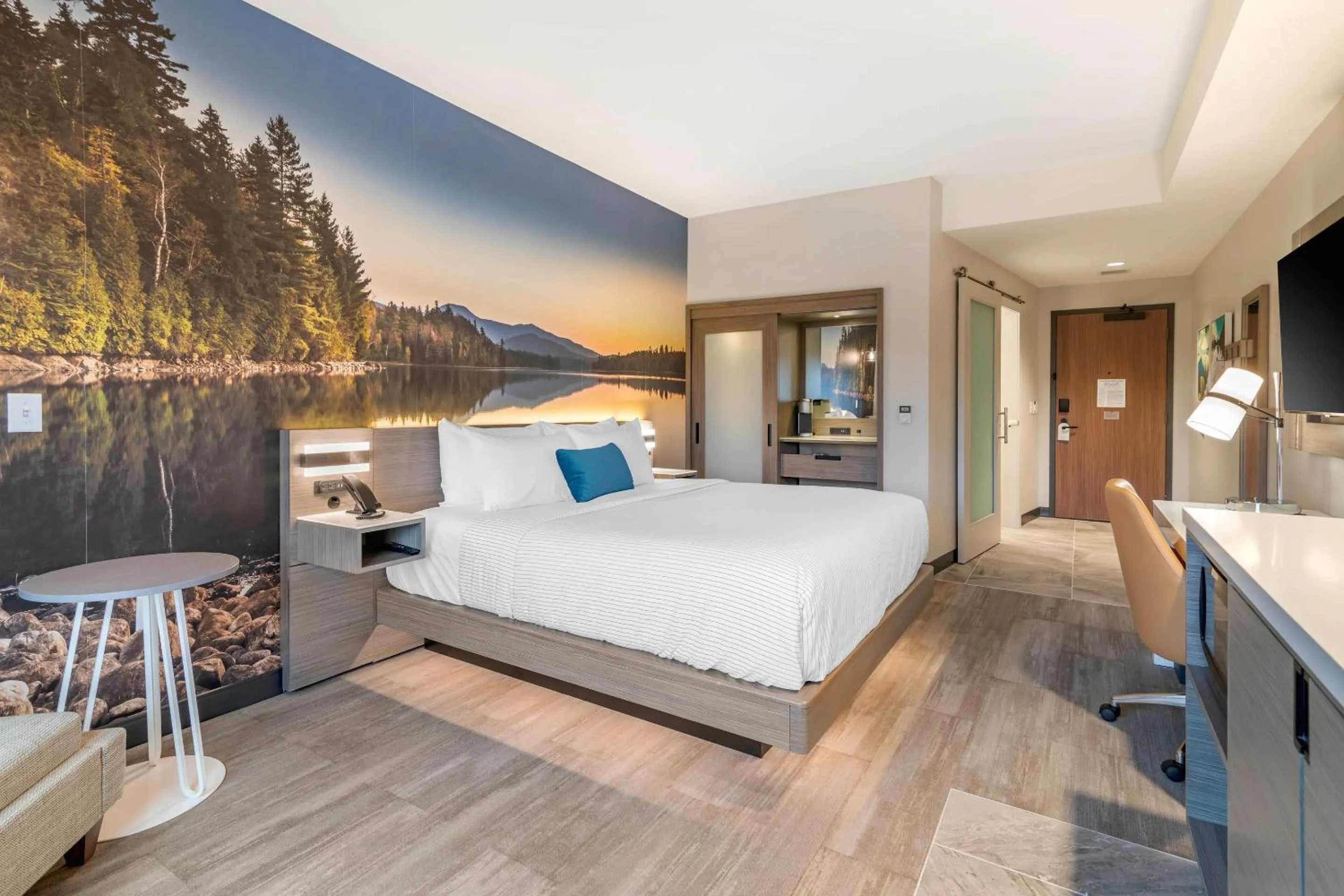 Bedroom, Bed in Cambria Hotel Lake Placid - Lakeside Resort