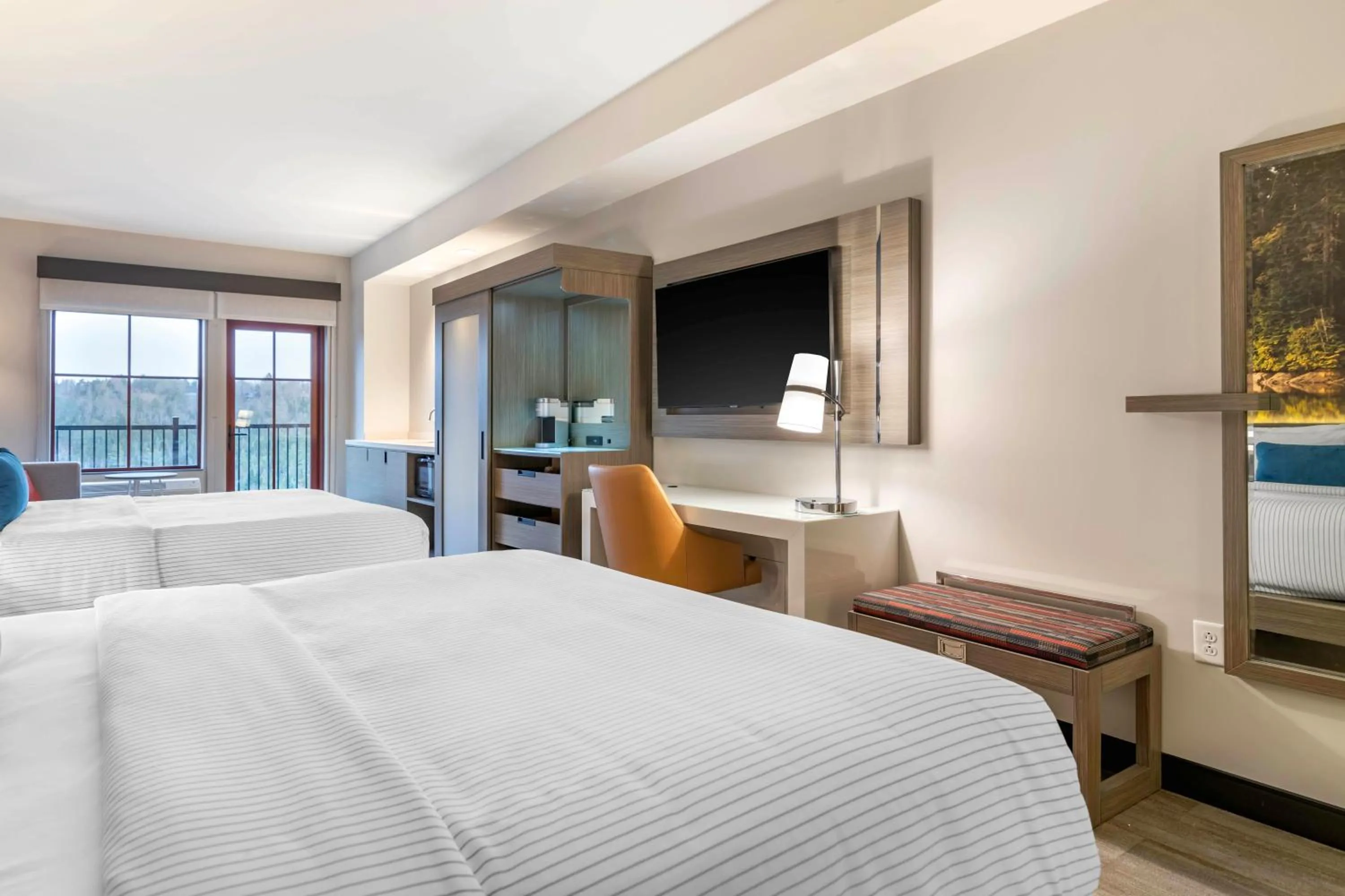 Photo of the whole room, Bed in Cambria Hotel Lake Placid - Lakeside Resort