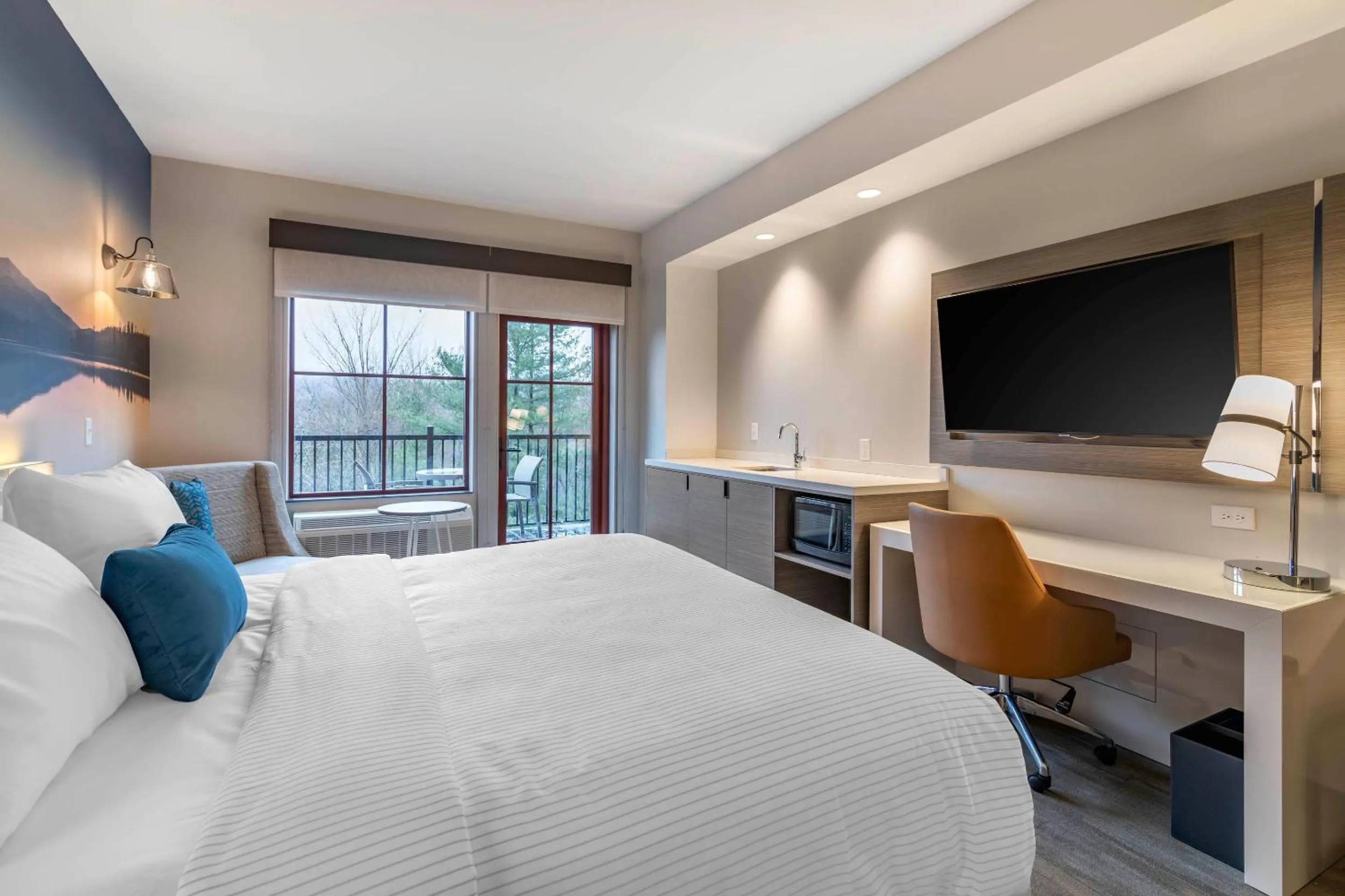 Bedroom, Bed in Cambria Hotel Lake Placid - Lakeside Resort