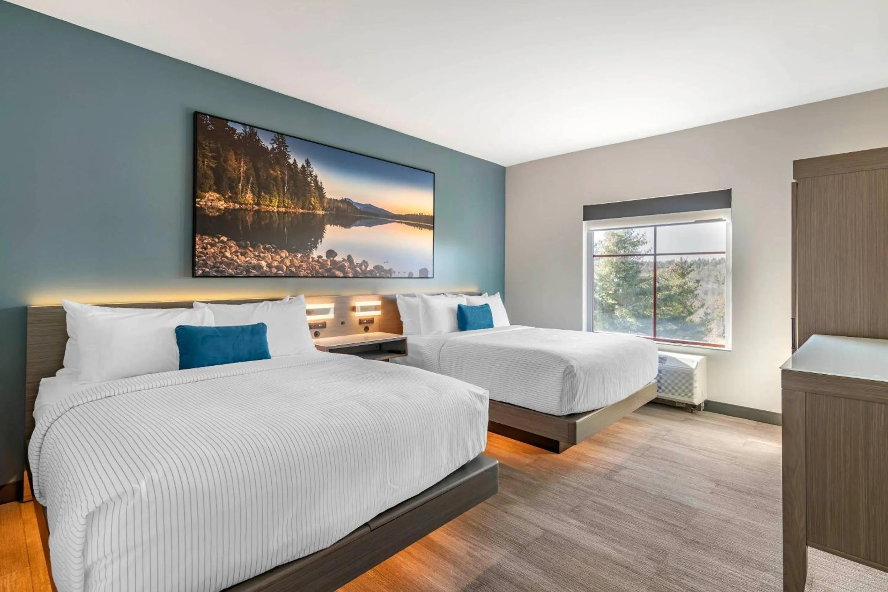 Bedroom, Bed in Cambria Hotel Lake Placid - Lakeside Resort