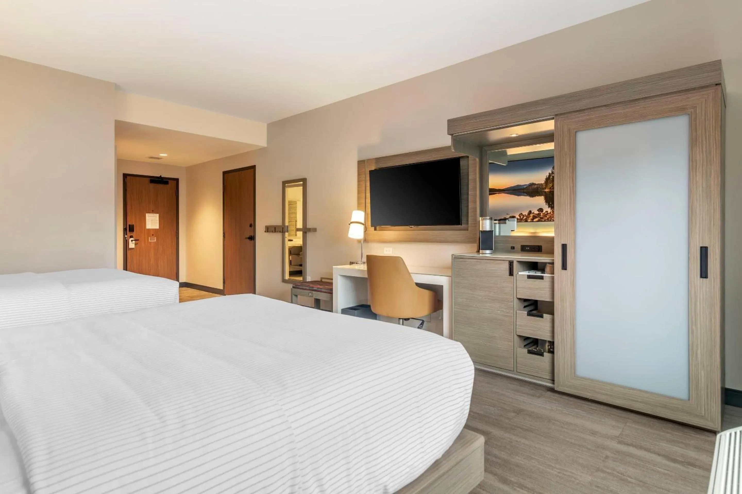 Bedroom, Bed in Cambria Hotel Lake Placid - Lakeside Resort