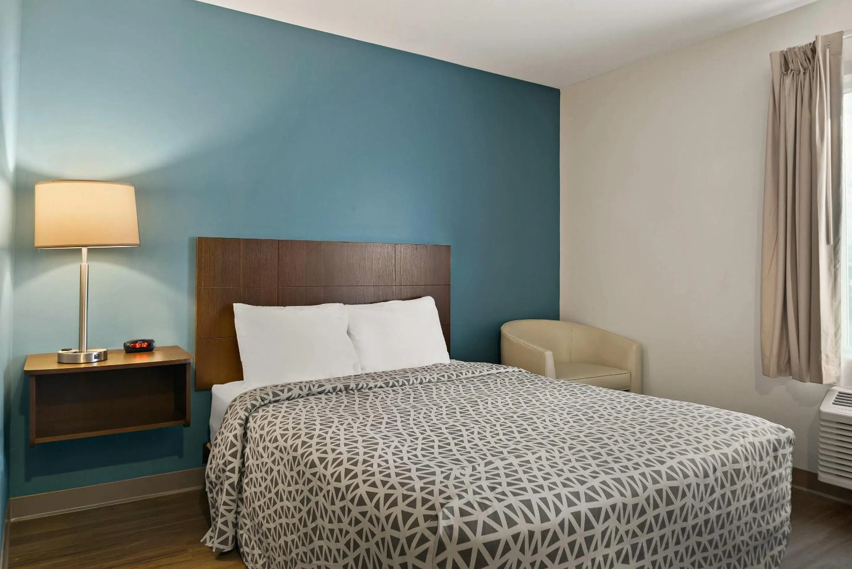 Bedroom, Bed in WoodSpring Suites East Lansing - University Area