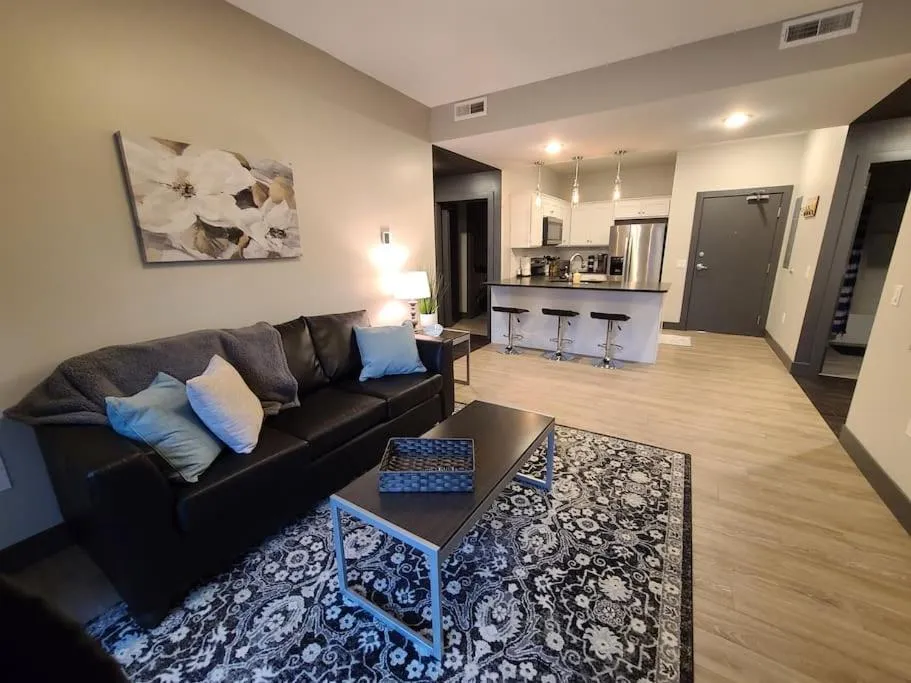 520 Neil Luxury 2 Bedroom