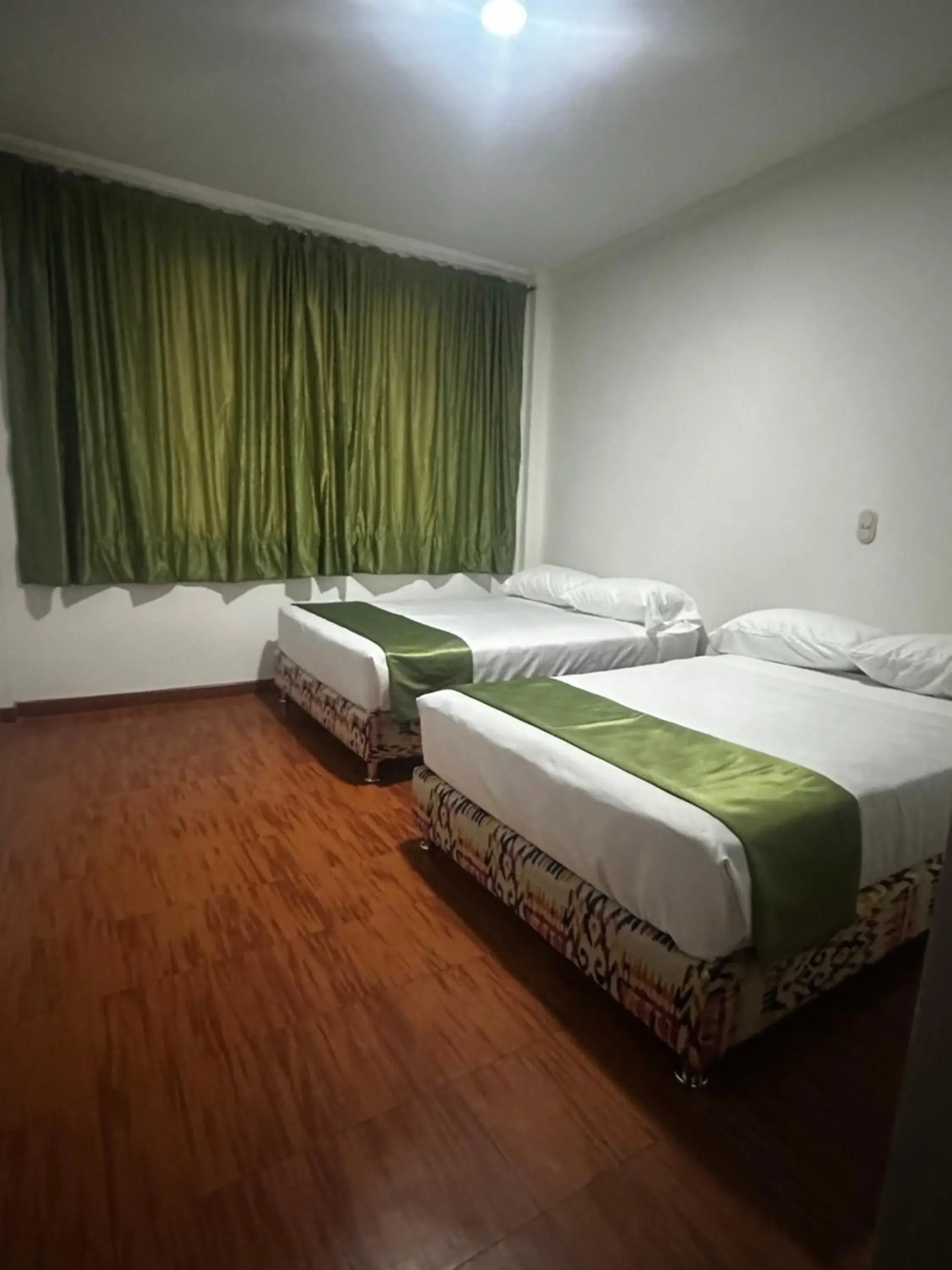 Budget Twin Room in Hotel Artistico Budget Twin Room in Hotel Artistico