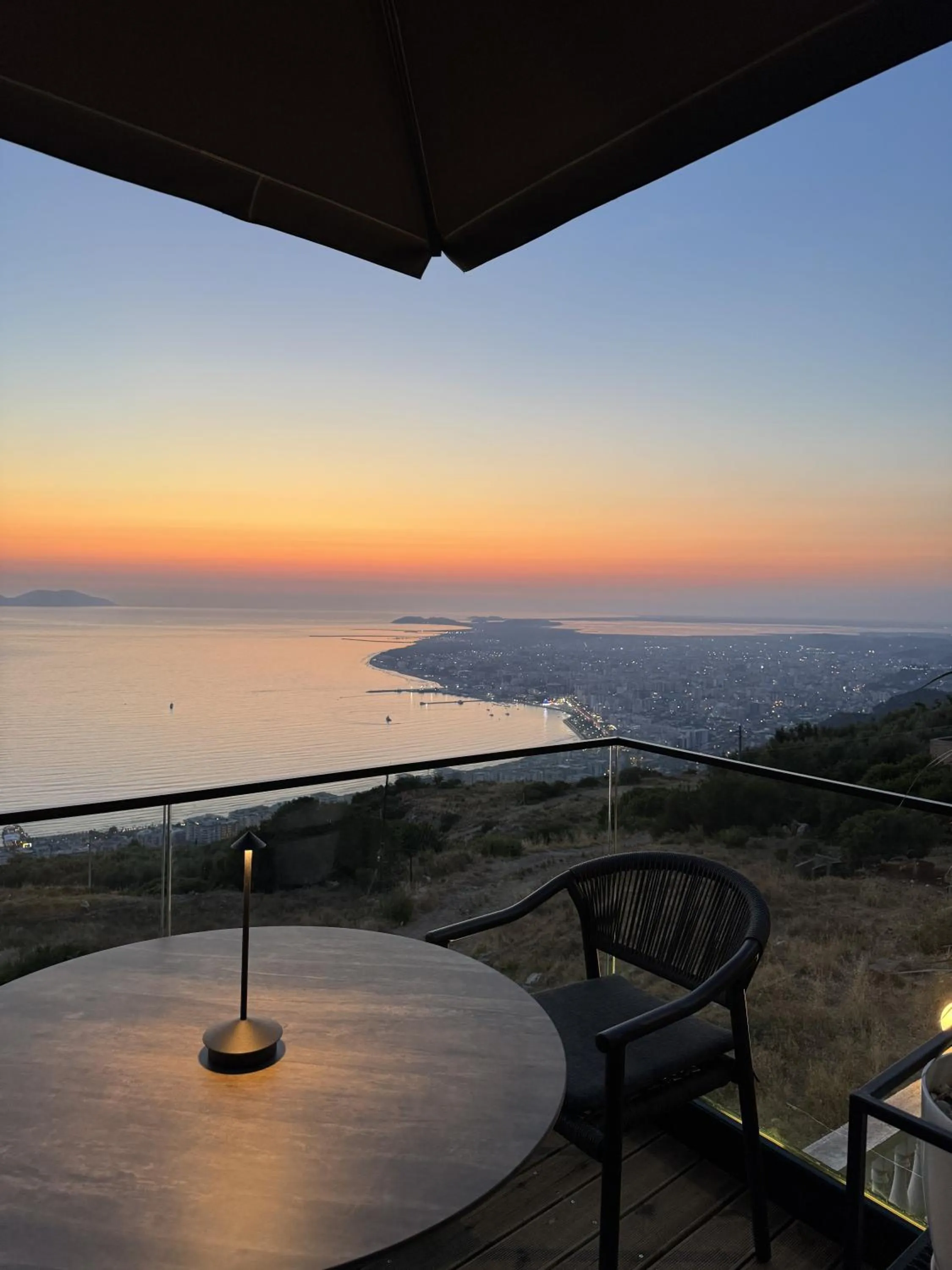 Restaurant/places to eat in Festim Villa Hotel