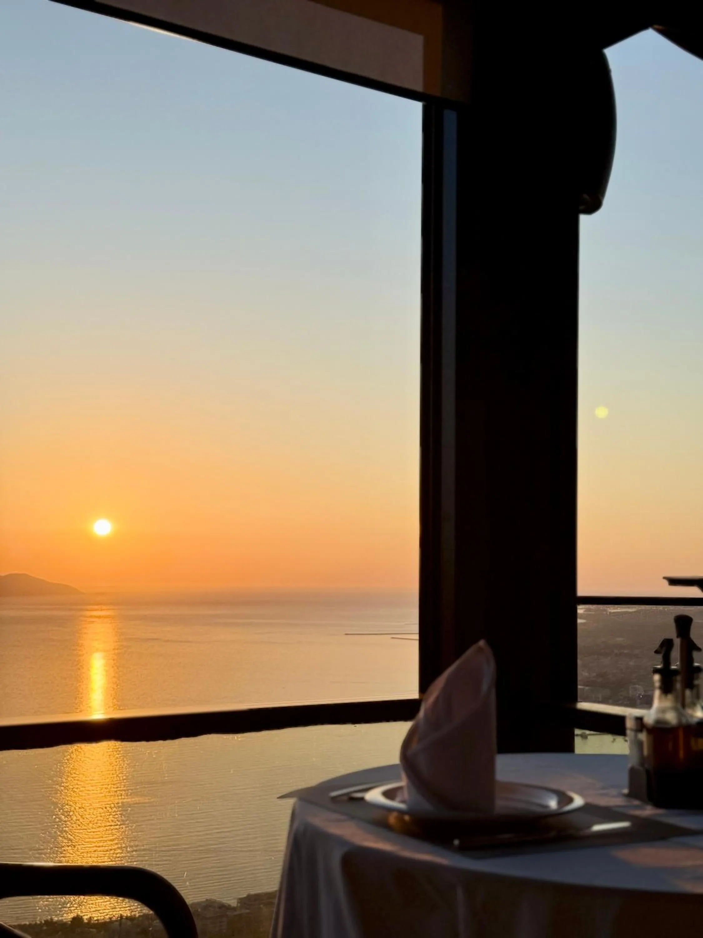 Restaurant/places to eat in Festim Villa Hotel