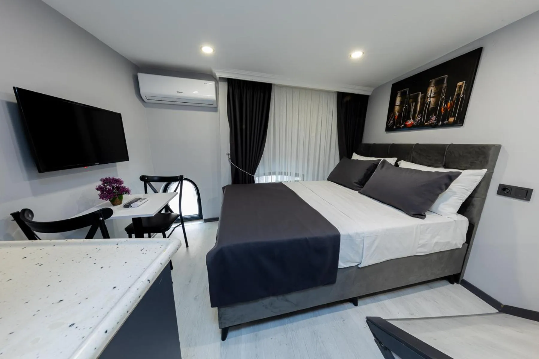 Communal lounge/ TV room, Bed in Aya Langa Guest House