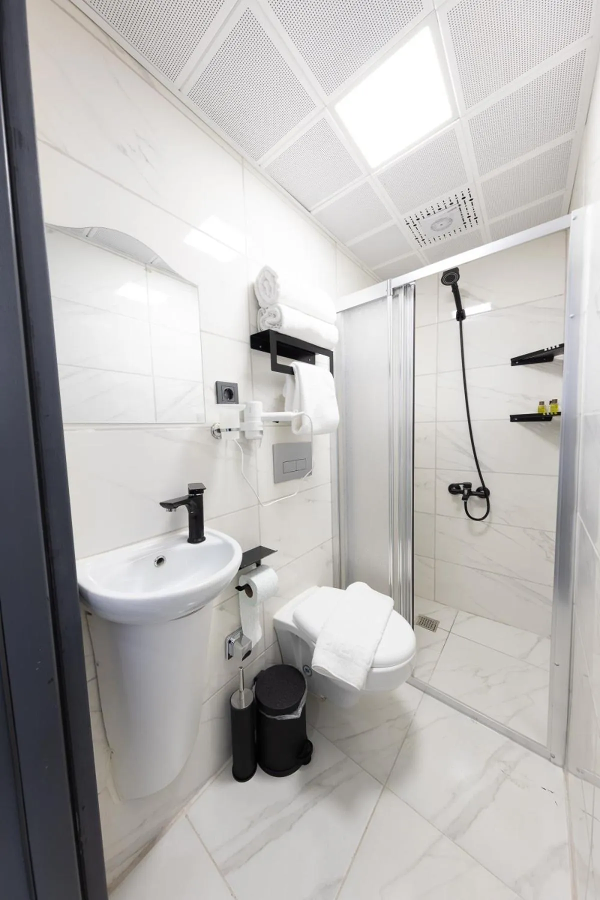 Shower in Aya Langa Guest House