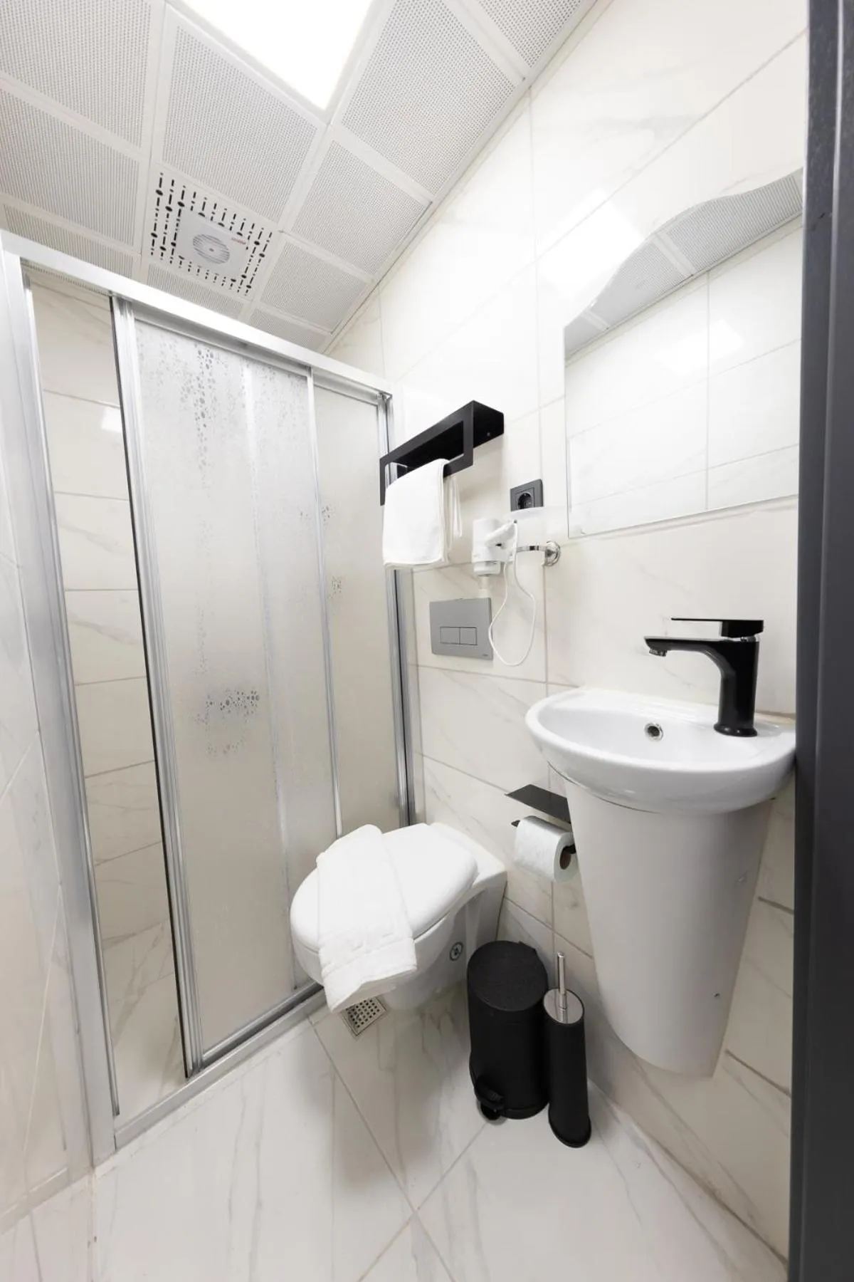 Shower in Aya Langa Guest House