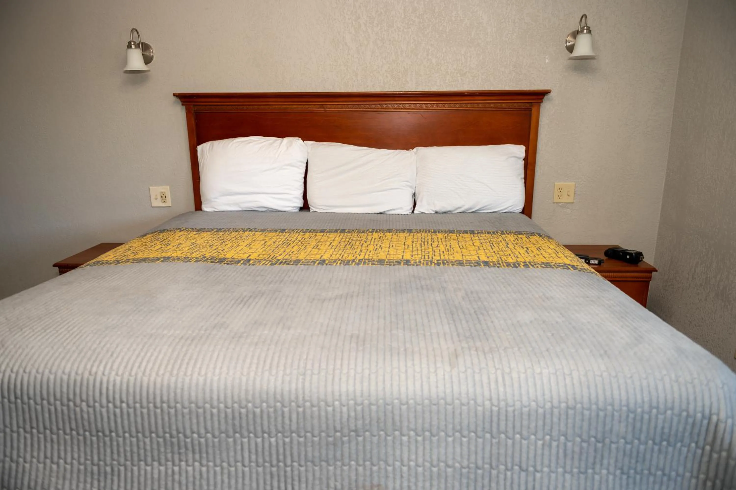 Single Room - single occupancy in Riverside Inn and Suites
