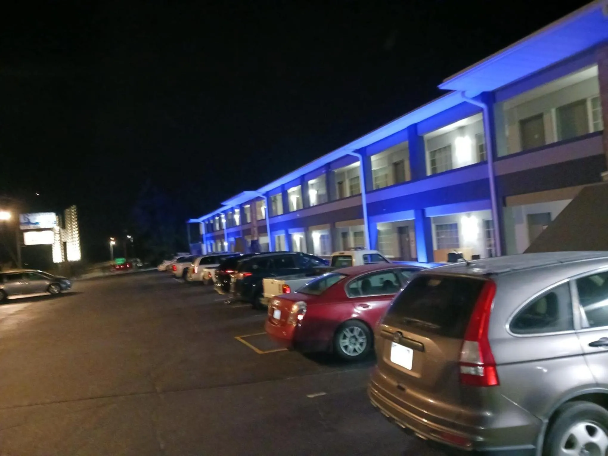 Riverside Inn and Suites