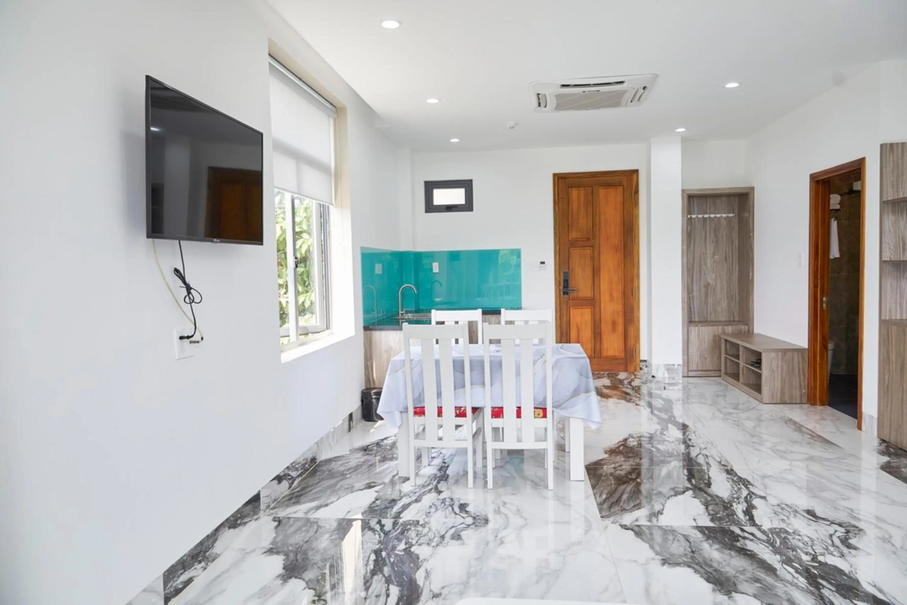 Kitchen or kitchenette in Khang Thịnh Hotel Long Thành