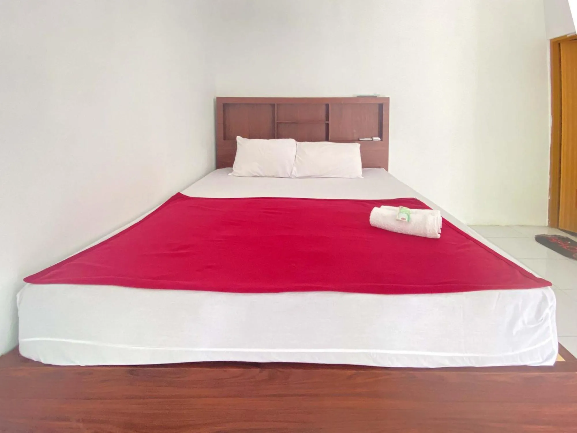 Bed in Guest House Hj Muriyah Syariah Slawi Mitra RedDoorz