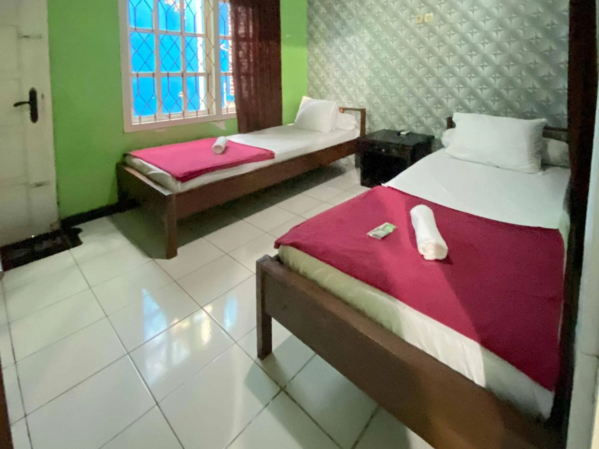 Bed in Guest House Hj Muriyah Syariah Slawi Mitra RedDoorz