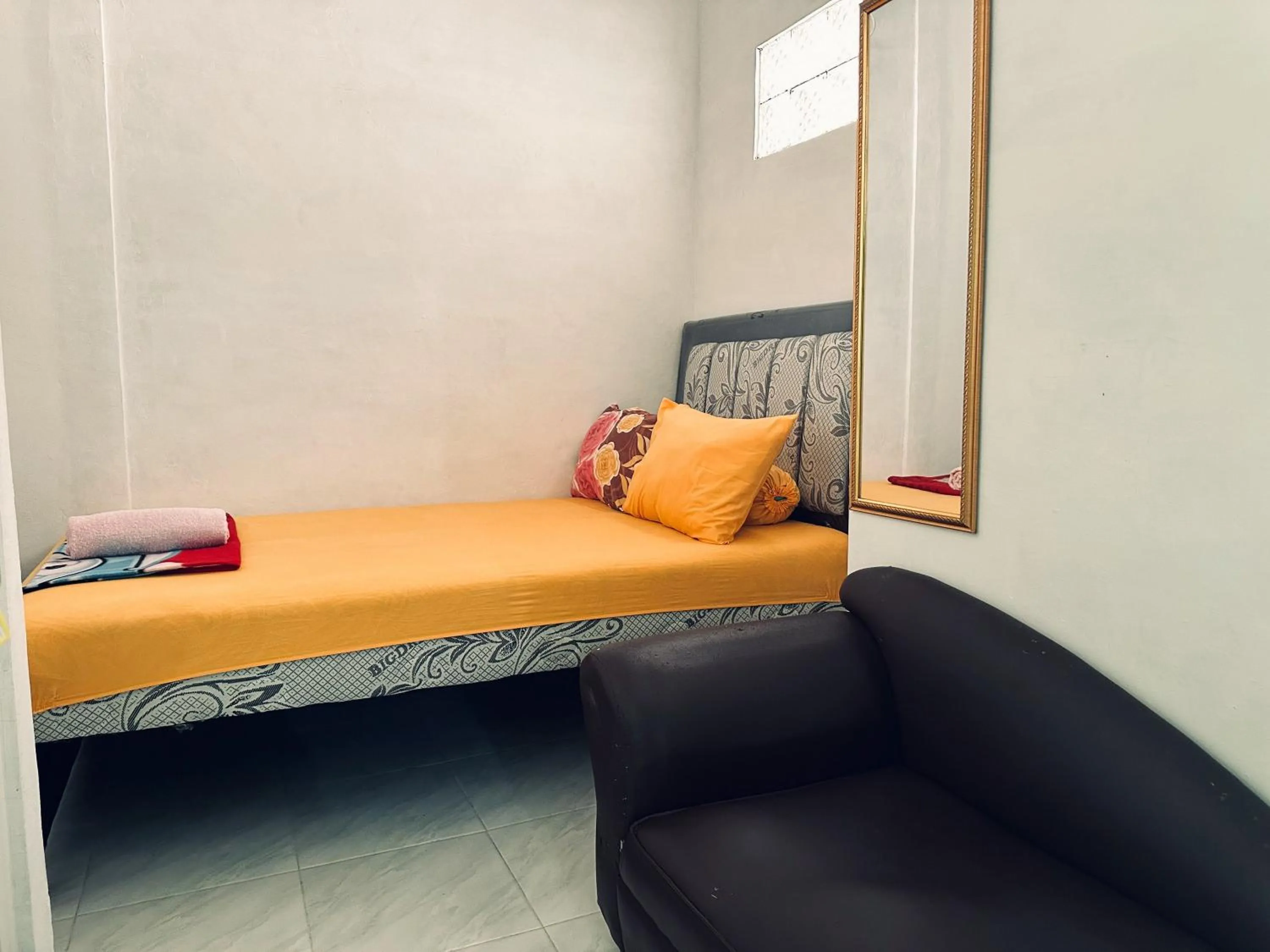 Bed in Guest House Hj Muriyah Syariah Slawi Mitra RedDoorz