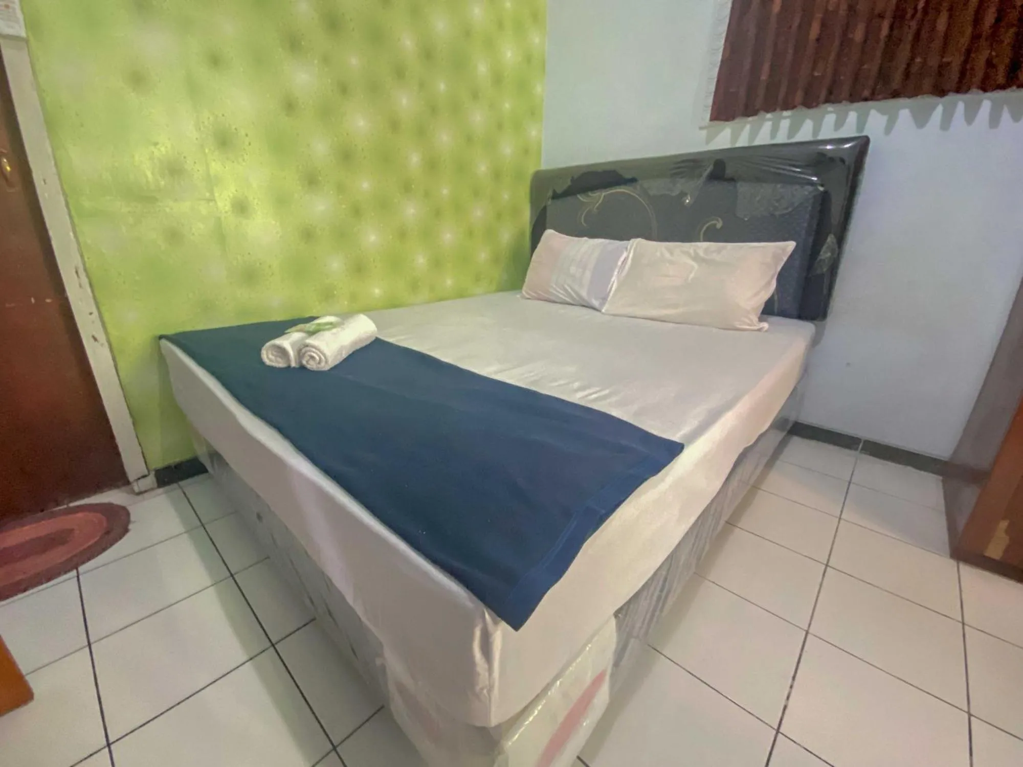 Bed in Guest House Hj Muriyah Syariah Slawi Mitra RedDoorz