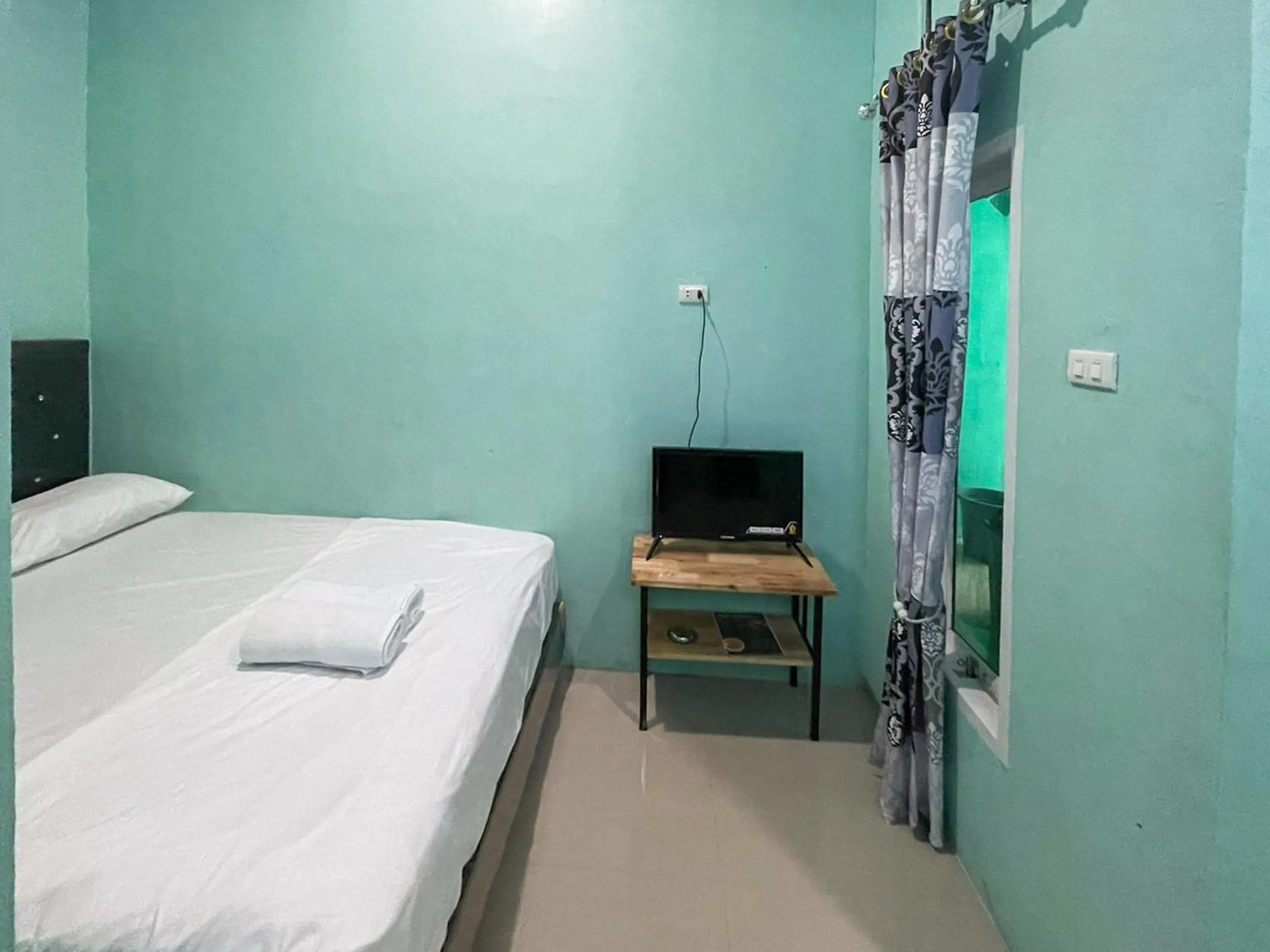 TV and multimedia, Bed in Antony Homestay near Pantai Pasir Putih Parbaba Mitra RedDoorz