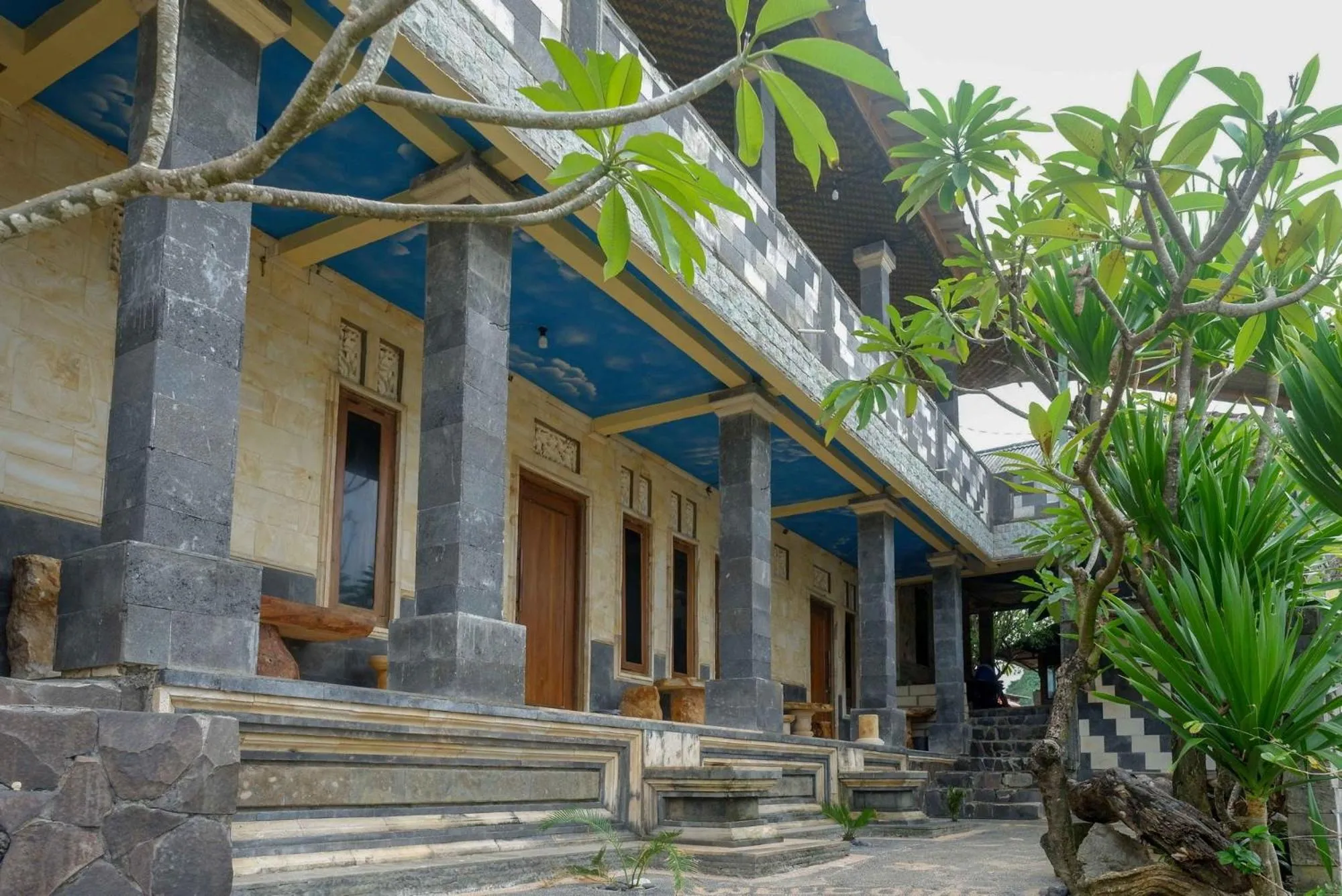 Property building in Hotel Kampoeng Drini RedPartner