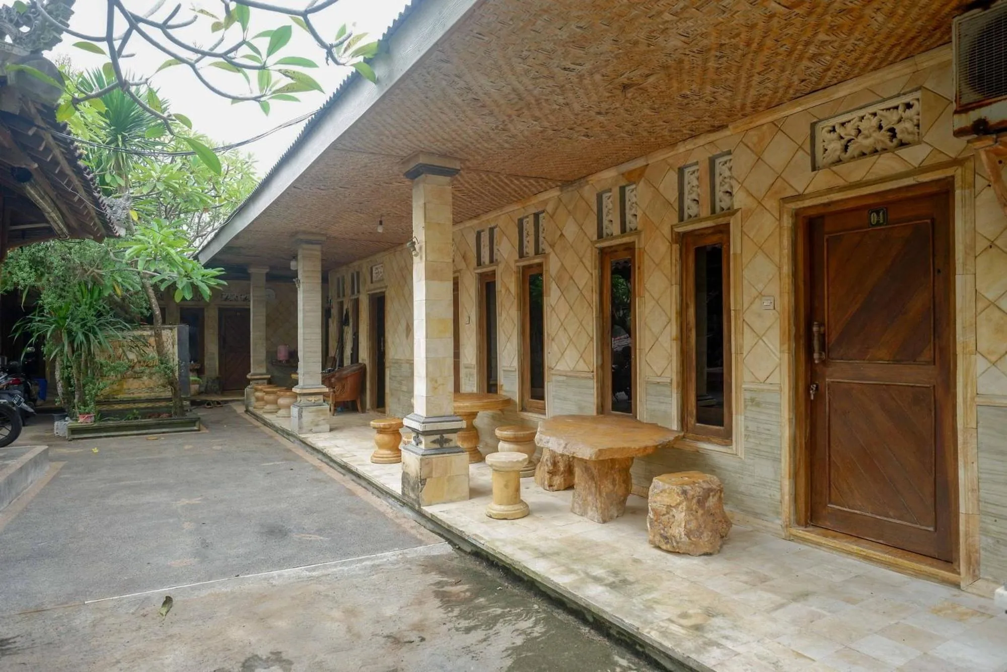 Property building in Hotel Kampoeng Drini RedPartner