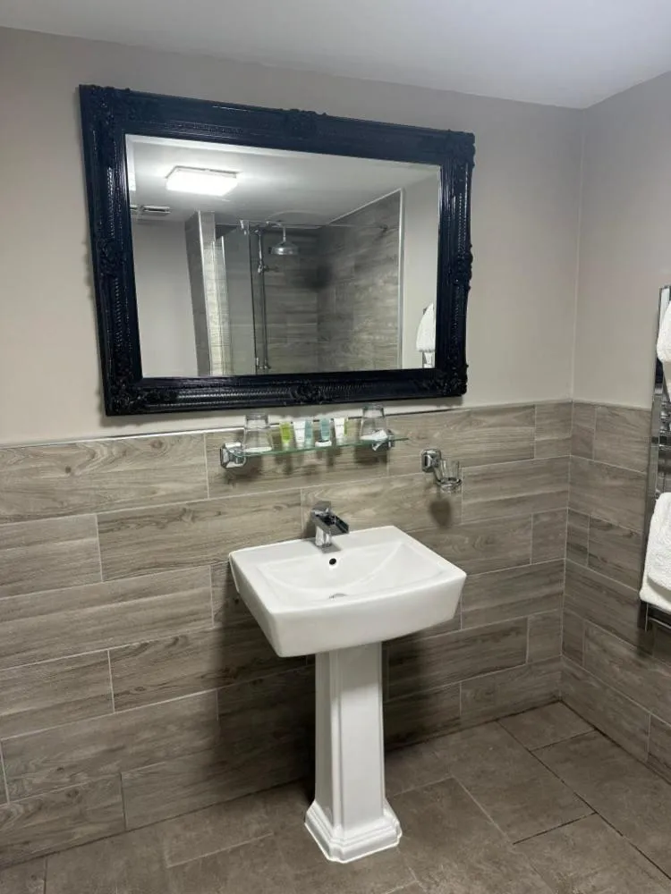 Bathroom in Langtry Manor Hotel