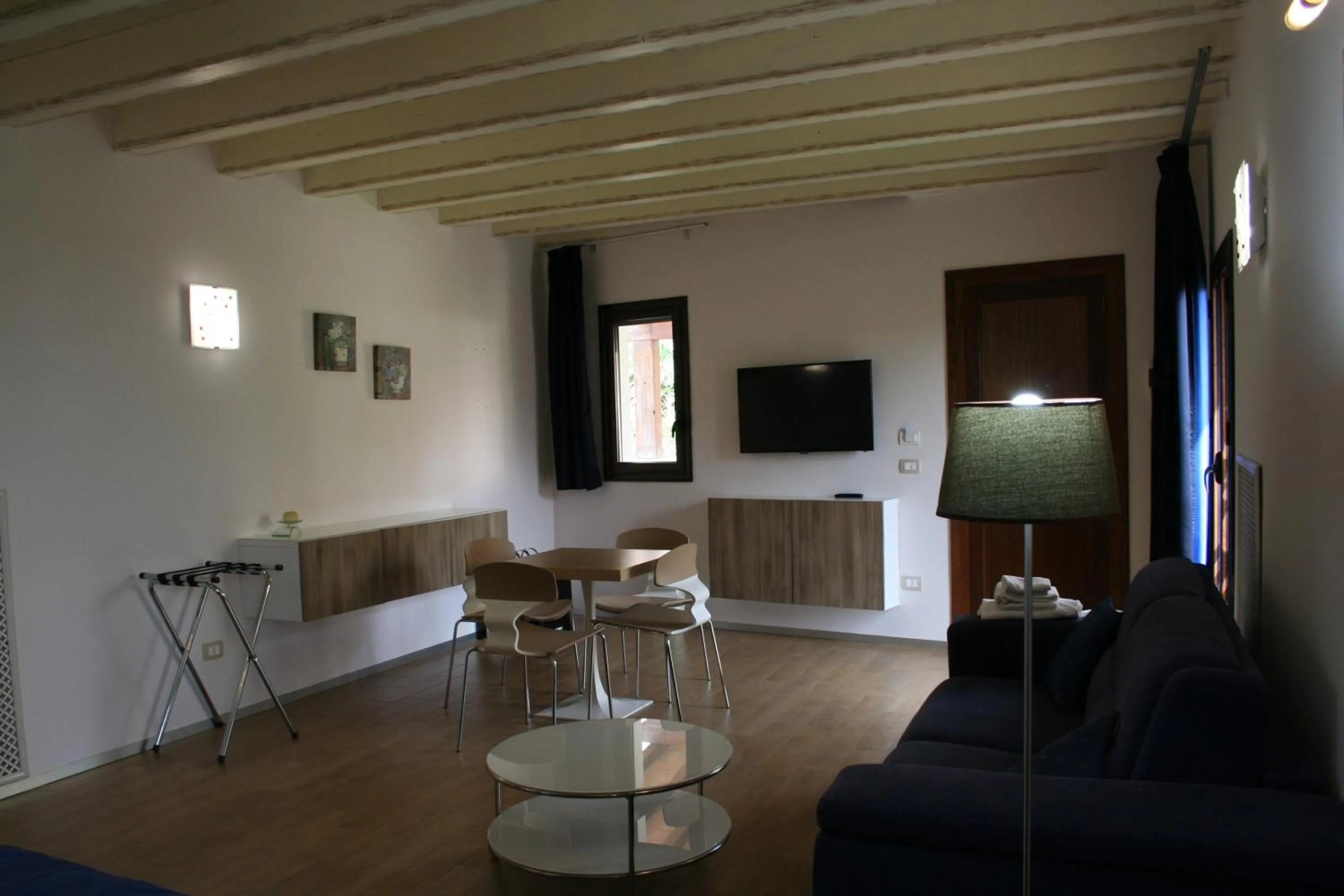 Communal lounge/ TV room in Bamboo Luxury B&B