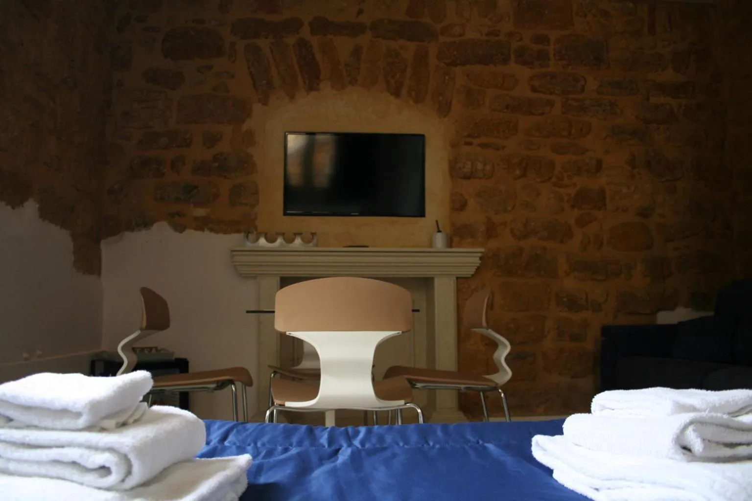 TV and multimedia in Bamboo Luxury B&B