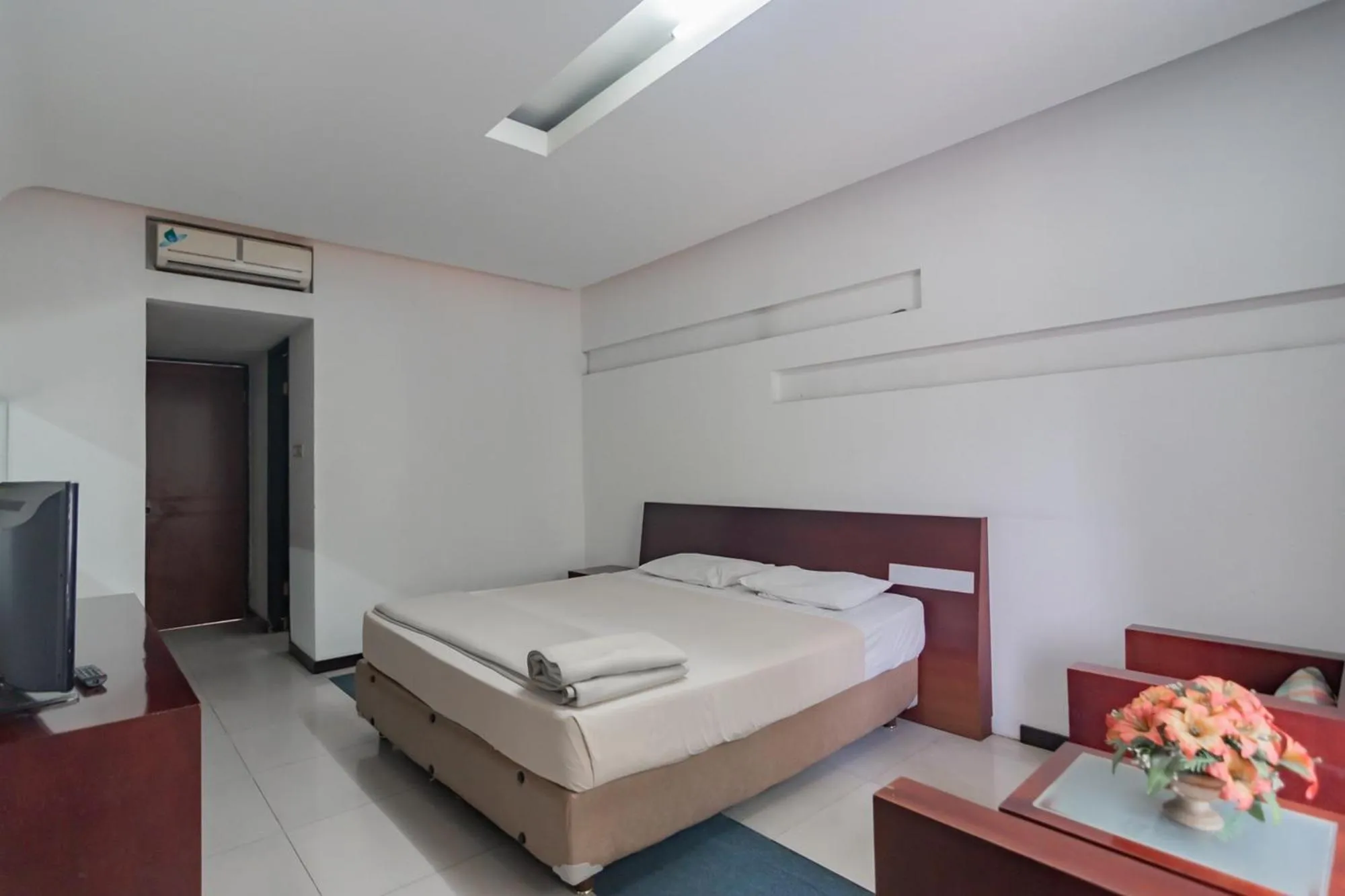 Bed in Istana Hotel Bandung Mitra RedDoorz