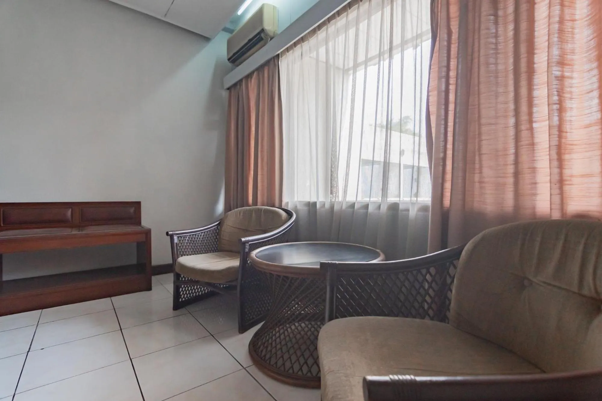 Seating area in Istana Hotel Bandung Mitra RedDoorz