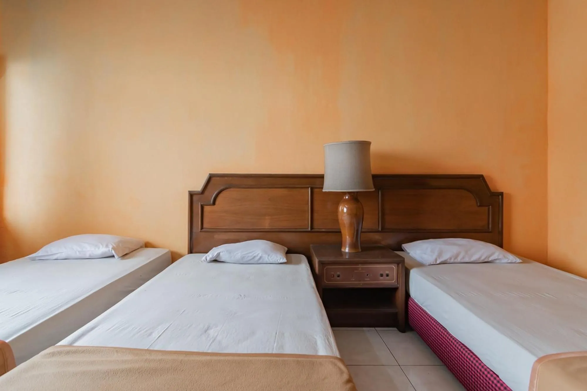 Bed in Istana Hotel Bandung Mitra RedDoorz