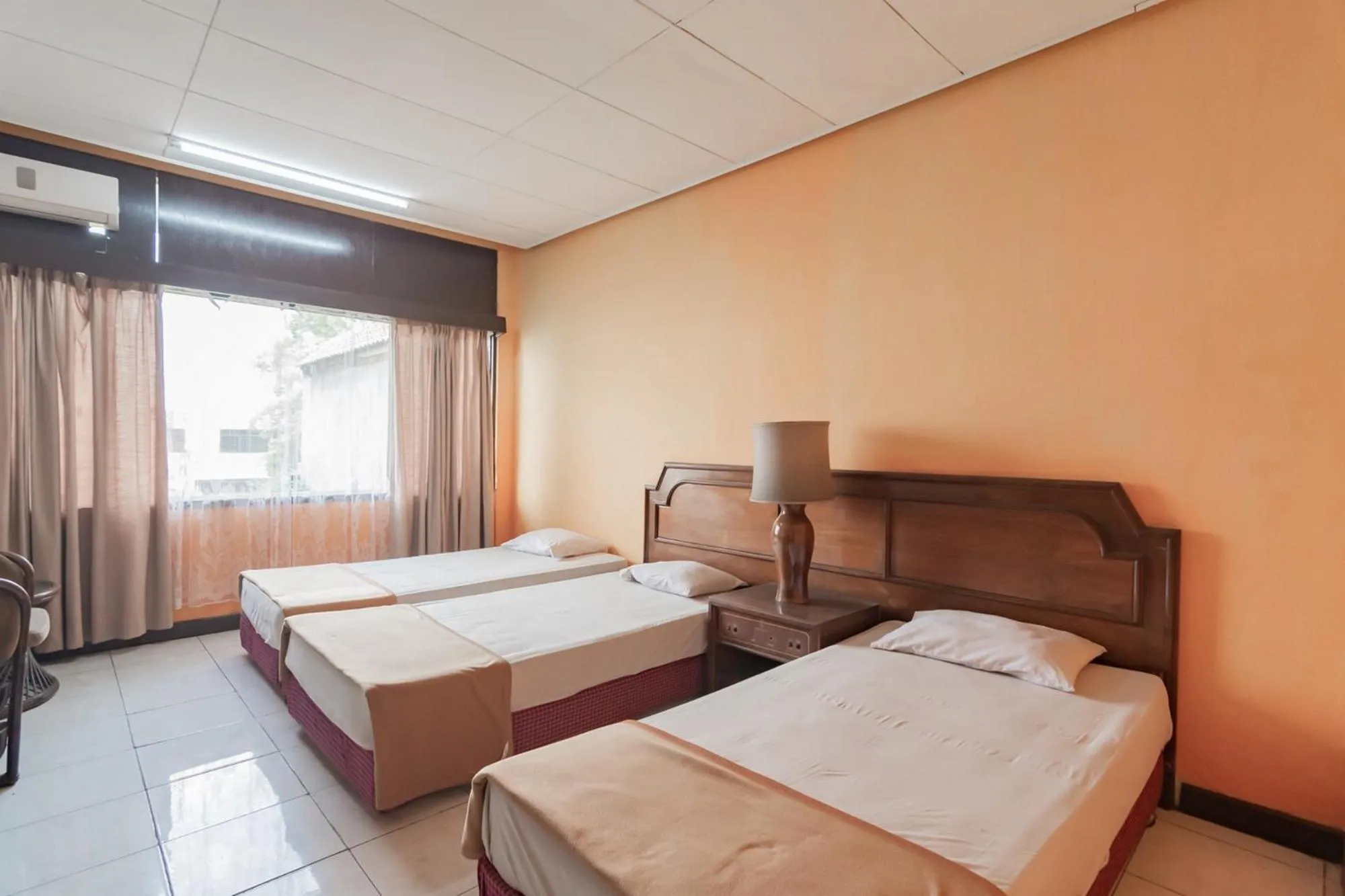 Bed in Istana Hotel Bandung Mitra RedDoorz