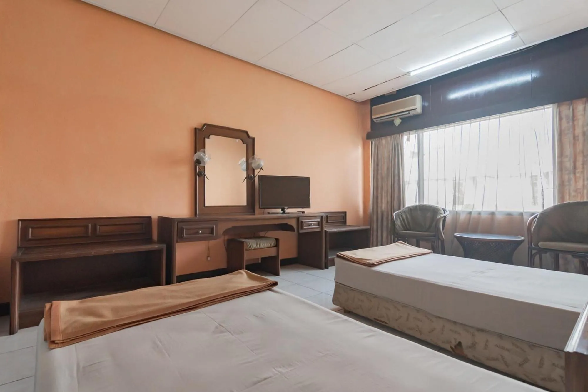 Bed in Istana Hotel Bandung Mitra RedDoorz