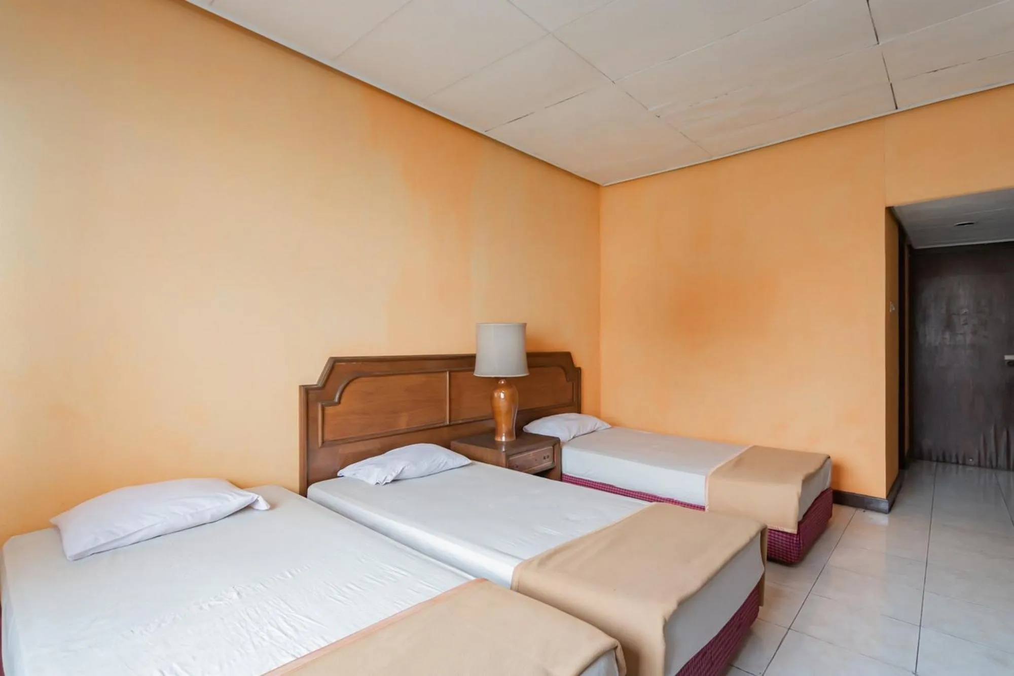 Bed in Istana Hotel Bandung Mitra RedDoorz