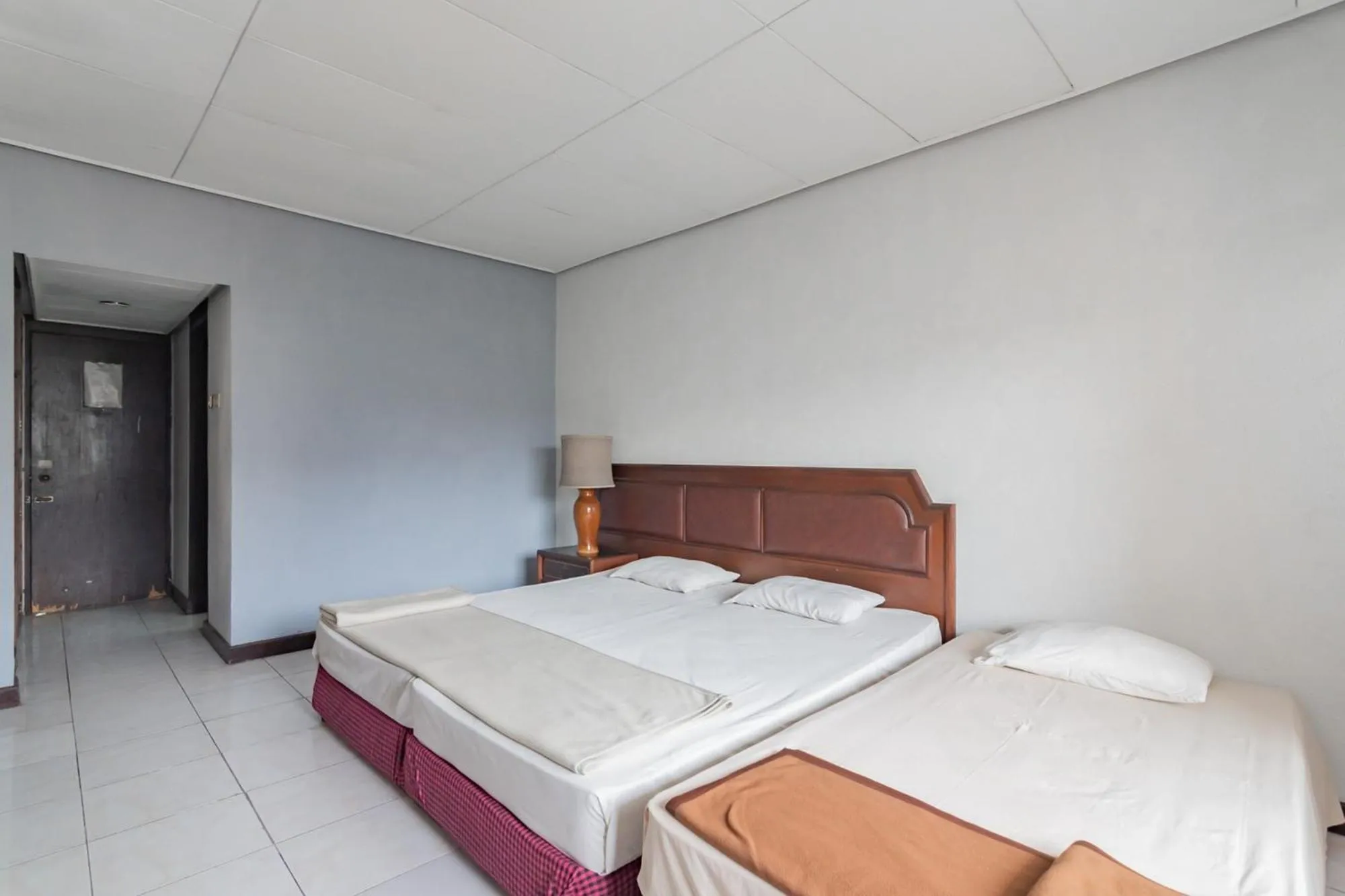 Bed in Istana Hotel Bandung Mitra RedDoorz